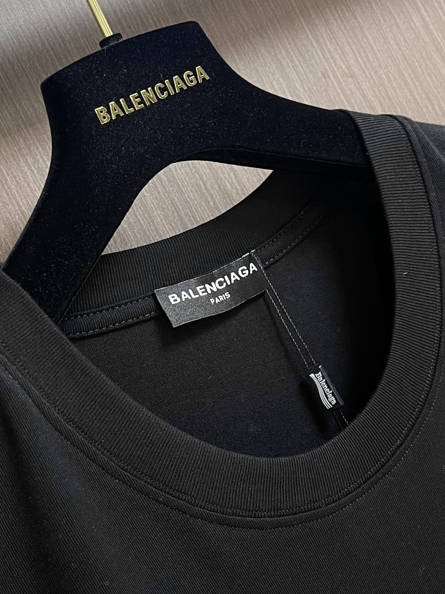 Balenciaga巴黎世家bb刺绣短袖T恤面料采用巴黎zP定织定染全棉双纱精棉克重260克布面干净布纹