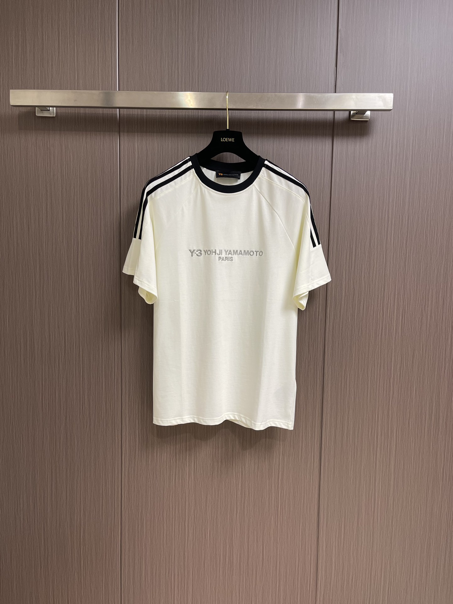 NO:127791,Y3 SS's new round neck webbing short-sleeved T-shirt is made of imported cotton. It has a soft fabric feels so it is close to the body and is skin-friendly and comfortable. The classic y3 letter pattern design is very novel and recognizable. The classic style is cut, not picky, fashionable and versatile and easy to wear!  Same style for men and women. Size M-3XL, T-shirt,tees, t-shirt,alexander wang19860909Y3 SS新款圆领织带短袖T恤,采用进口棉材质制作而成,柔软的面料触感,贴身穿着亲肤舒适,经典的y3字母图案设计,非常的新颖且极具辨识度.经典的版型裁剪,不挑人,时尚百搭又好穿！男女同款.尺码M-3XL,,T-shirt,tees，t-shirt,alexander wang,Men's clothing