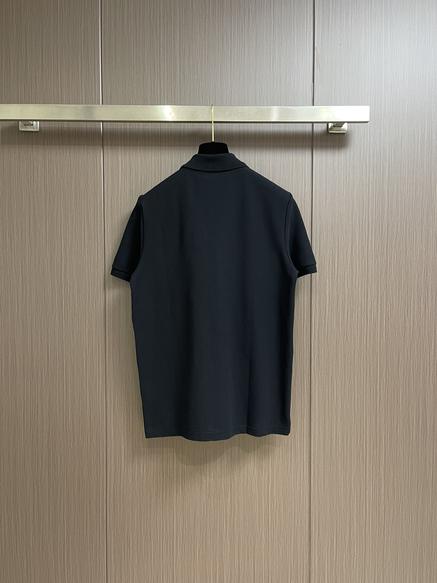 
Moncler 2025ss 早春系列logo仔章短袖POLO！全新进口珠地双丝光面料 手感舒适透气，