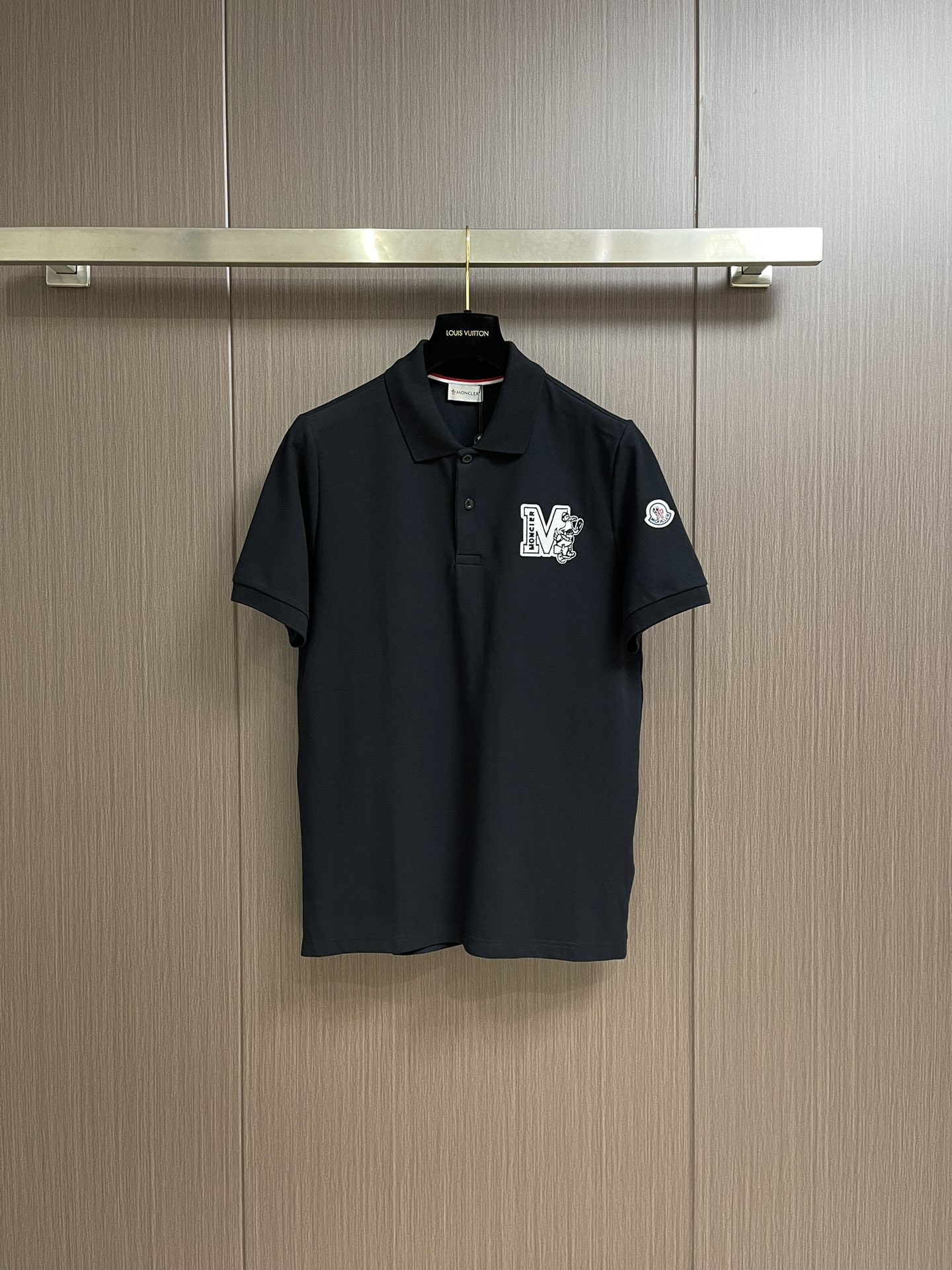 
Moncler 2025ss 早春系列logo仔章短袖POLO！全新进口珠地双丝光面料 手感舒适透气，