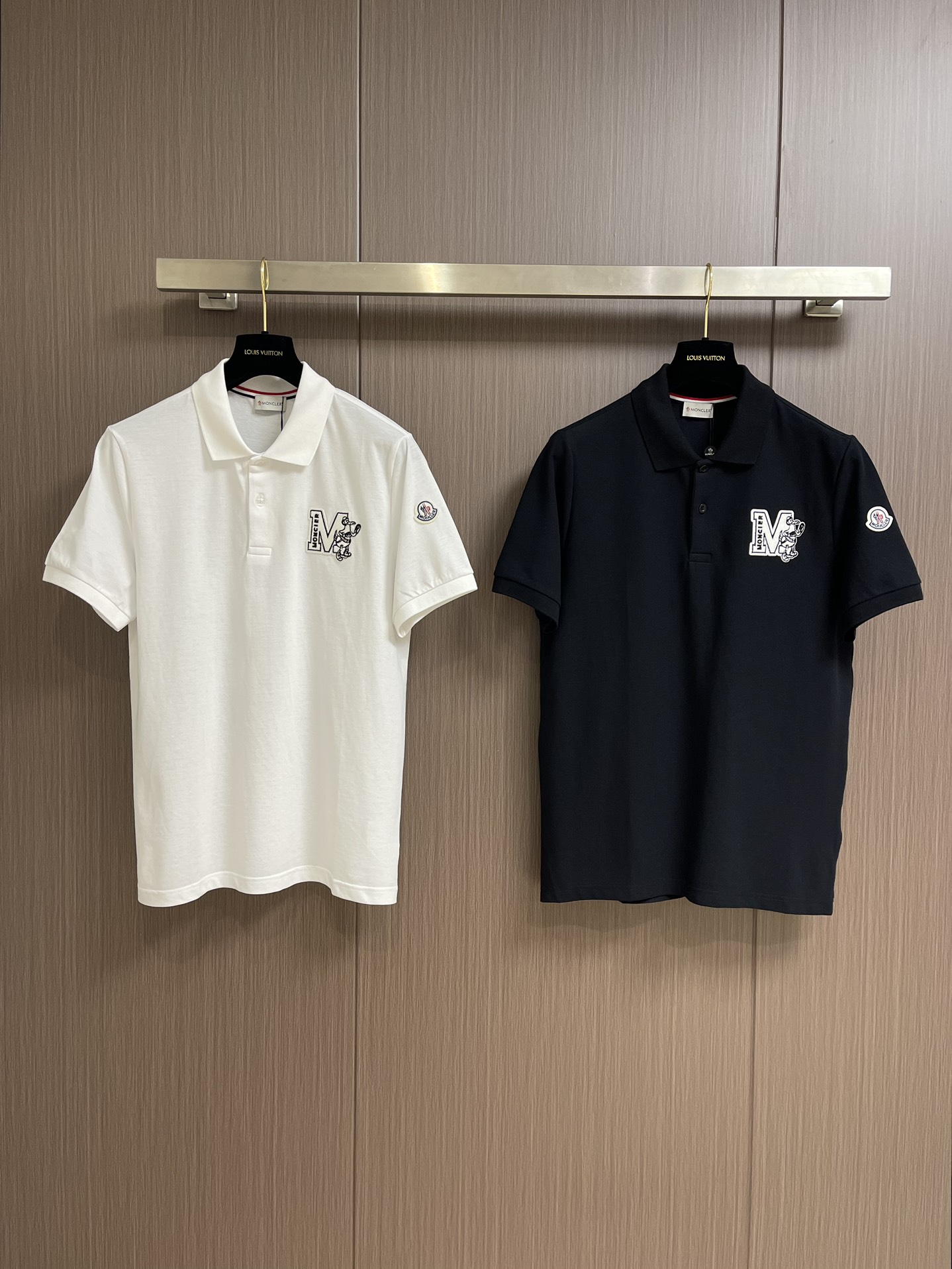 
Moncler 2025ss 早春系列logo仔章短袖POLO！全新进口珠地双丝光面料 手感舒适透气，