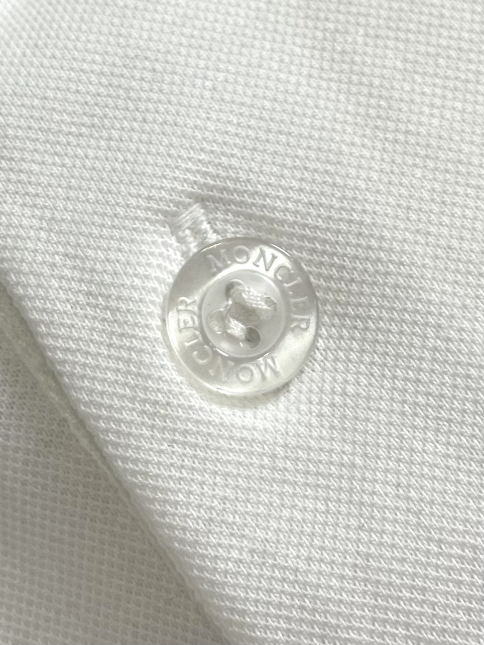 
Moncler 2025ss 早春系列logo仔章短袖POLO！全新进口珠地双丝光面料 手感舒适透气，