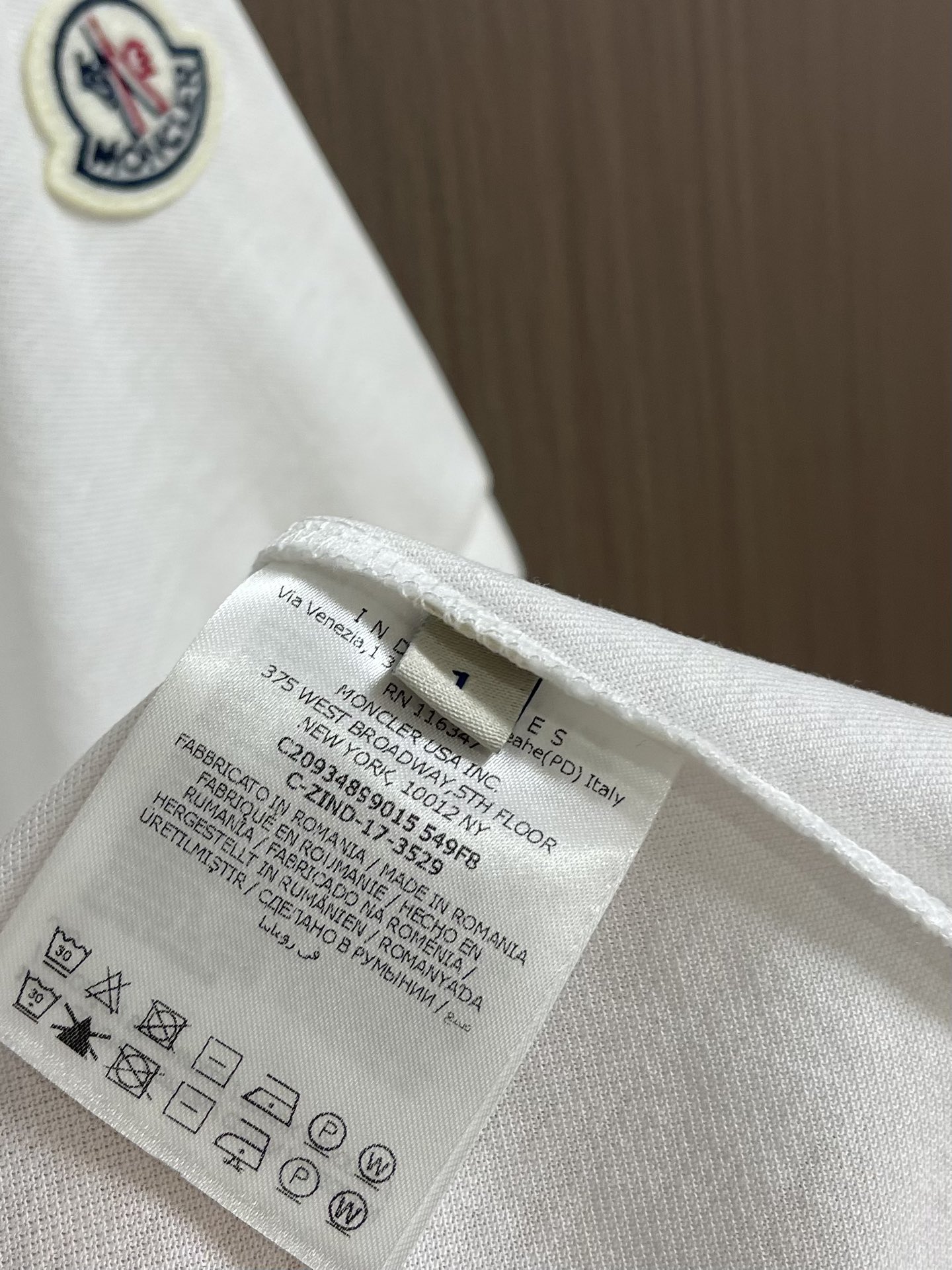 
Moncler 2025ss 早春系列logo仔章短袖POLO！全新进口珠地双丝光面料 手感舒适透气，