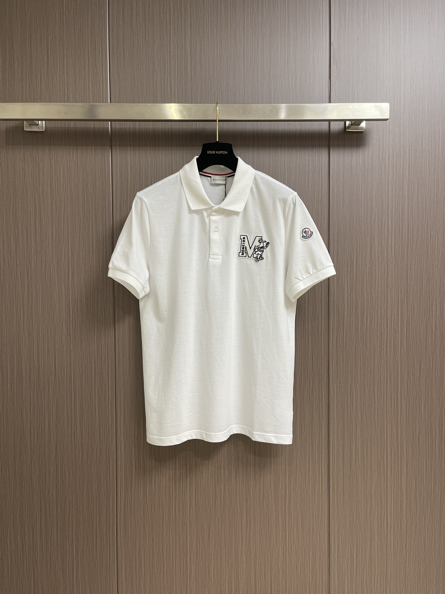 
Moncler 2025ss 早春系列logo仔章短袖POLO！全新进口珠地双丝光面料 手感舒适透气，