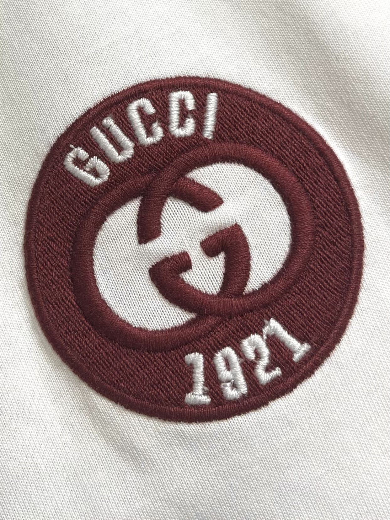 GUCCI2024SS春夏新款刺绣圆领短袖t恤质感高级透气舒适圆领撞色短袖酒红色双股螺纹领口袖口同样设计