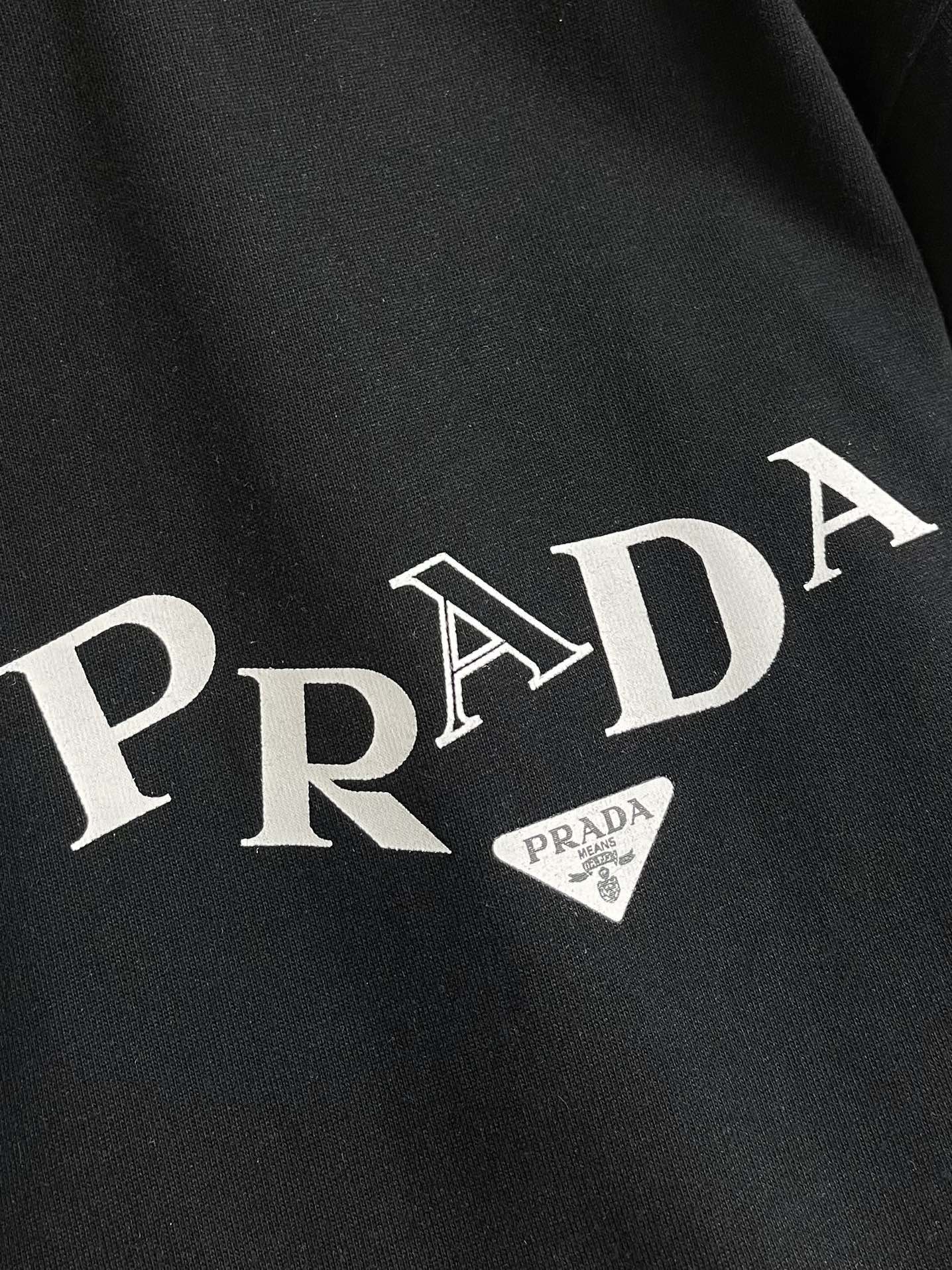 Prada2024SS字母印花图案圆领T恤！进口面料款独特设计采用进口高端订制面料面料版型超赞尺码M-3