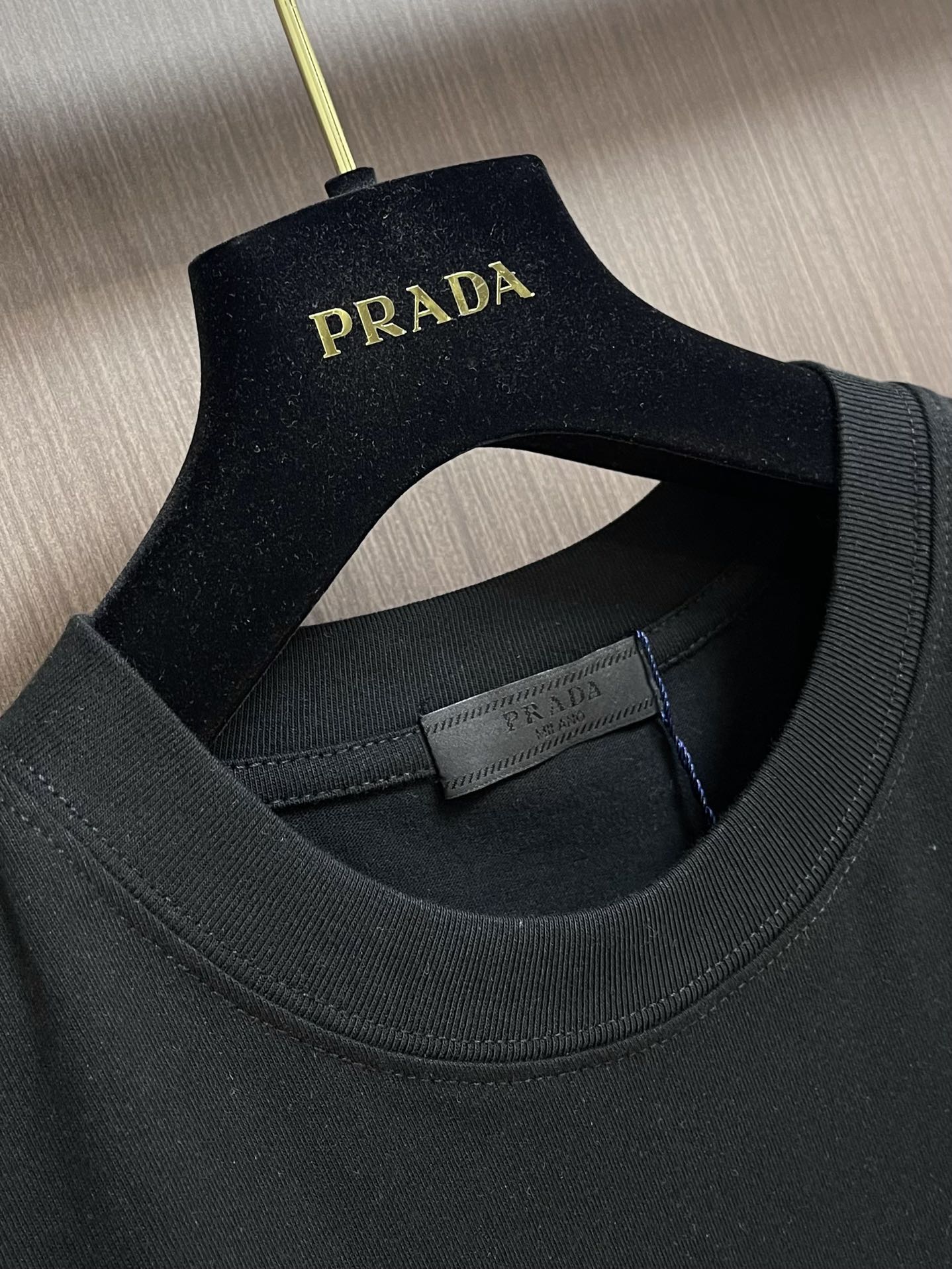 Prada2024SS字母印花图案圆领T恤！进口面料款独特设计采用进口高端订制面料面料版型超赞尺码M-3