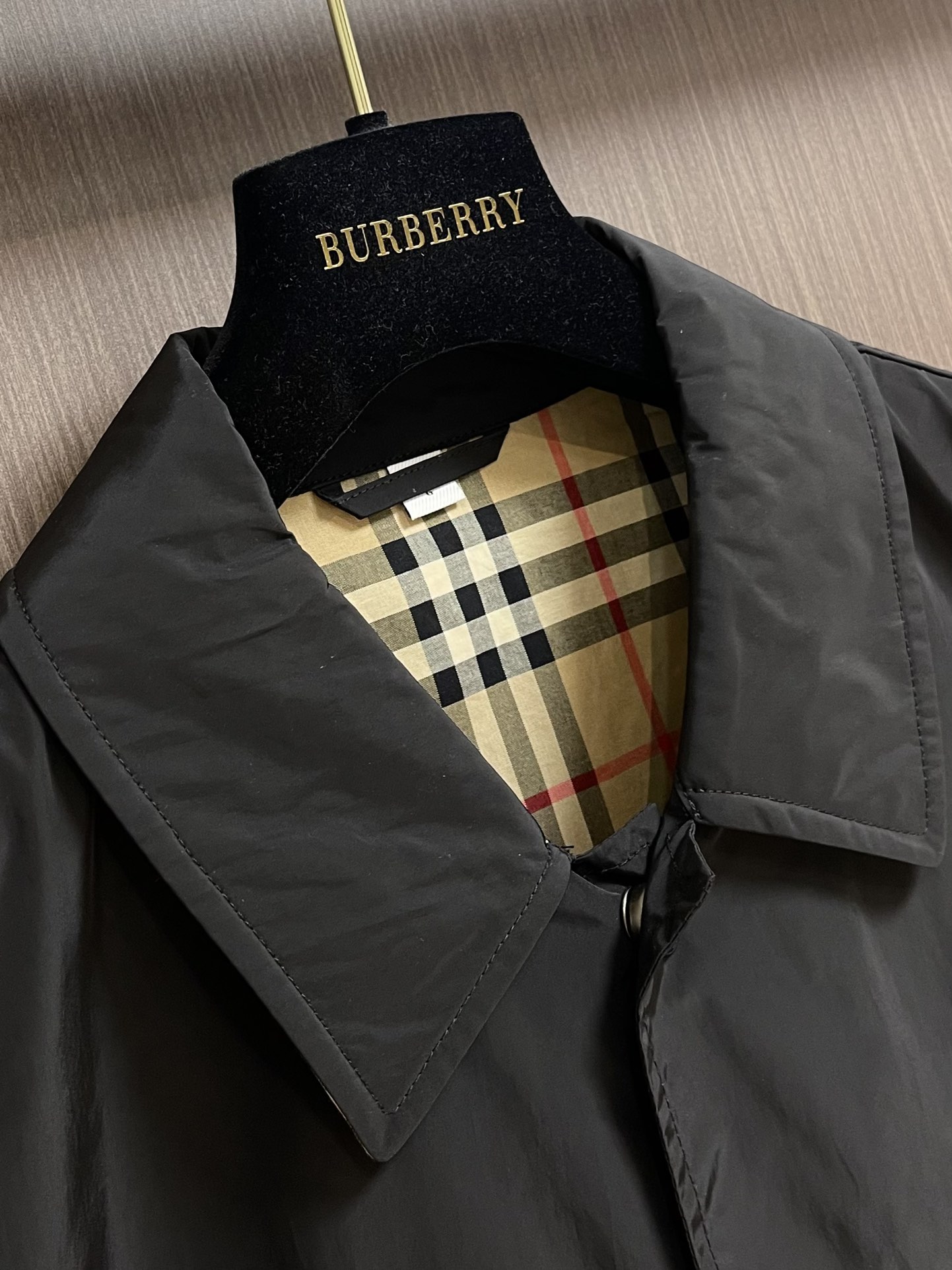 Burberry战马标丝滑府绸棉长袖外套2024SS早春情侣款经典战马logo标识的时尚外套绝对的男女街