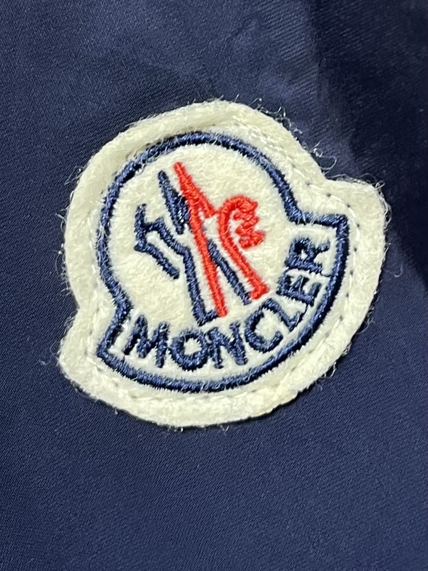 Moncler薄款夹克防晒衣春夏新品轻薄防晒衣超级干净清新的夹克面料采用100锦纶制成很轻薄的防晒服材质