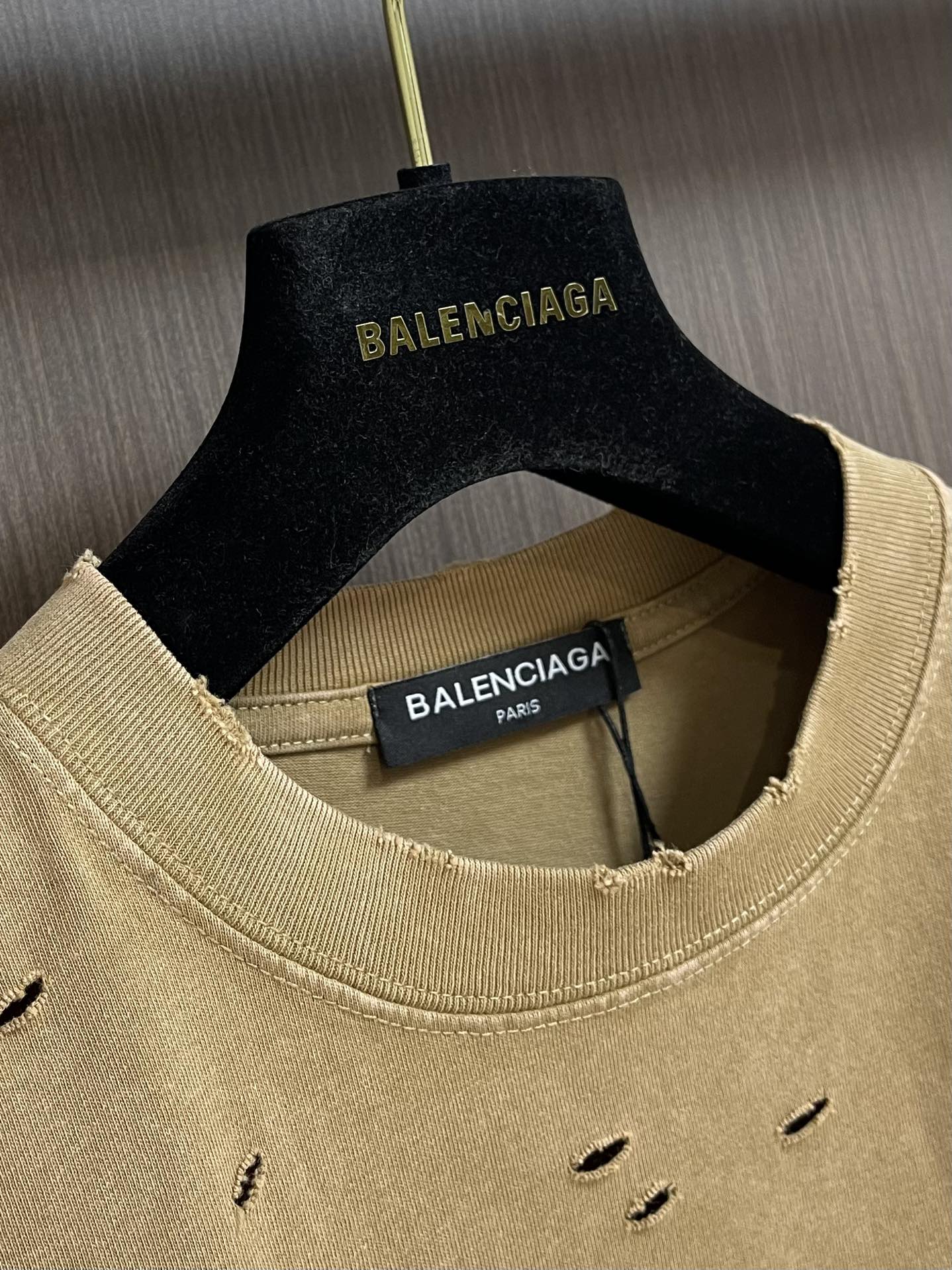 BALENCIAGA2024SS春夏新款男女同款短袖T恤！字母logo印花工艺设计做旧破洞设计！精选客供