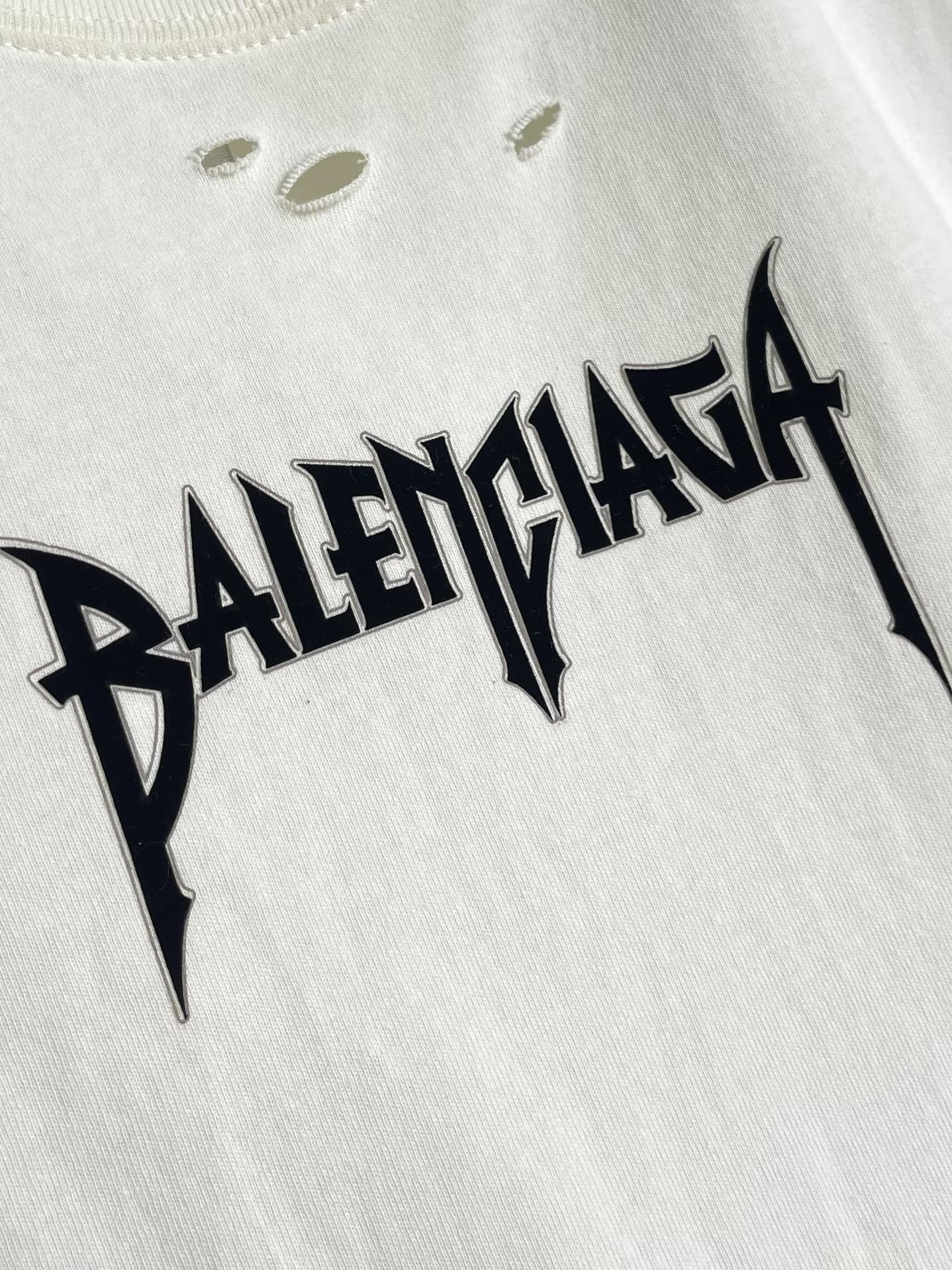 BALENCIAGA2024SS春夏新款男女同款短袖T恤！字母logo印花工艺设计做旧破洞设计！精选客供