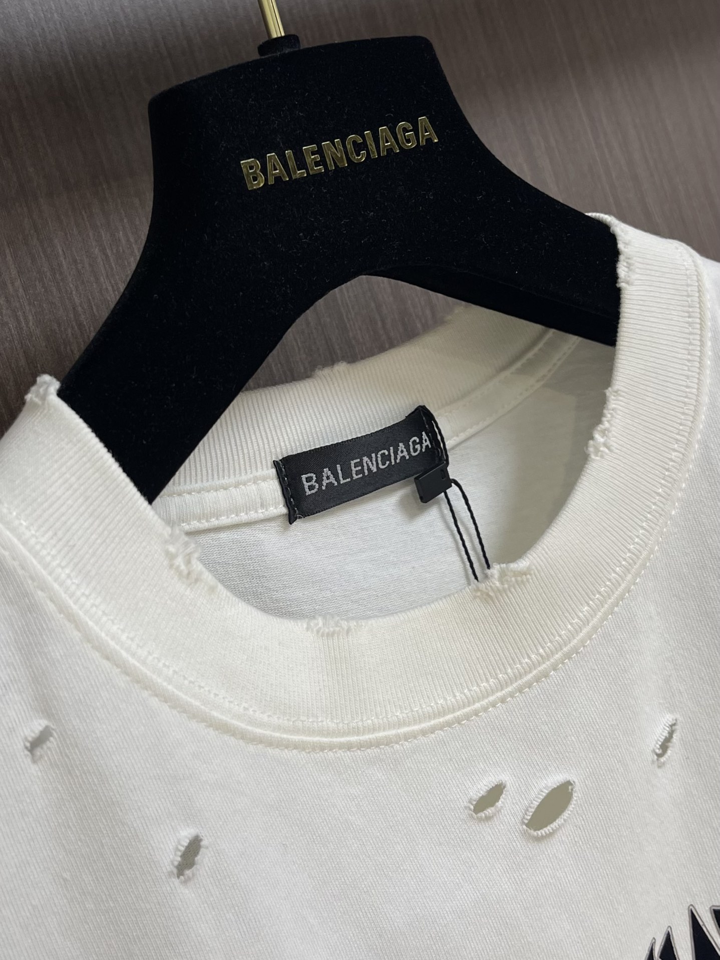 BALENCIAGA2024SS春夏新款男女同款短袖T恤！字母logo印花工艺设计做旧破洞设计！精选客供