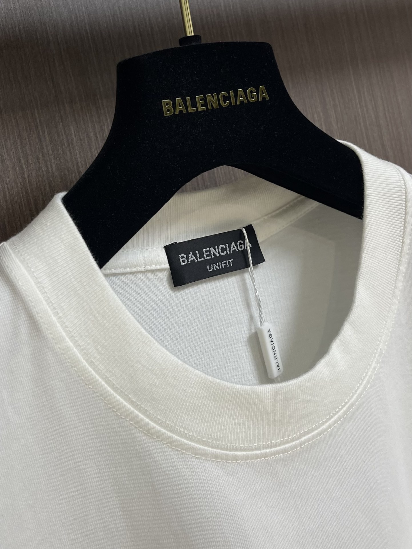 Balenciaga巴黎世家和vogue的限定联名圆领T恤在日本限定发售啦！这次的数量比之前银座限定还要