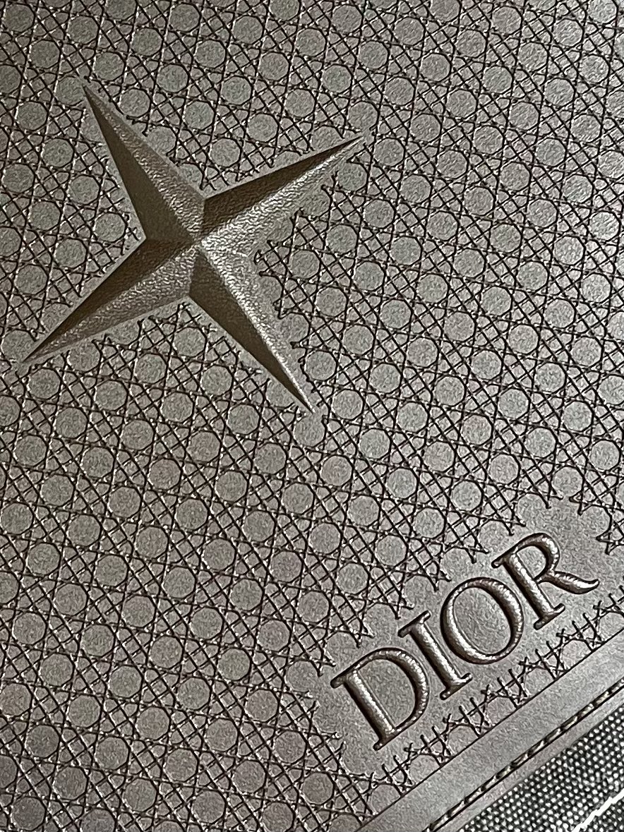 Dior2024ss春夏新款短裤来自diorandstoneisland联名系列以休闲的美学风格重新演绎