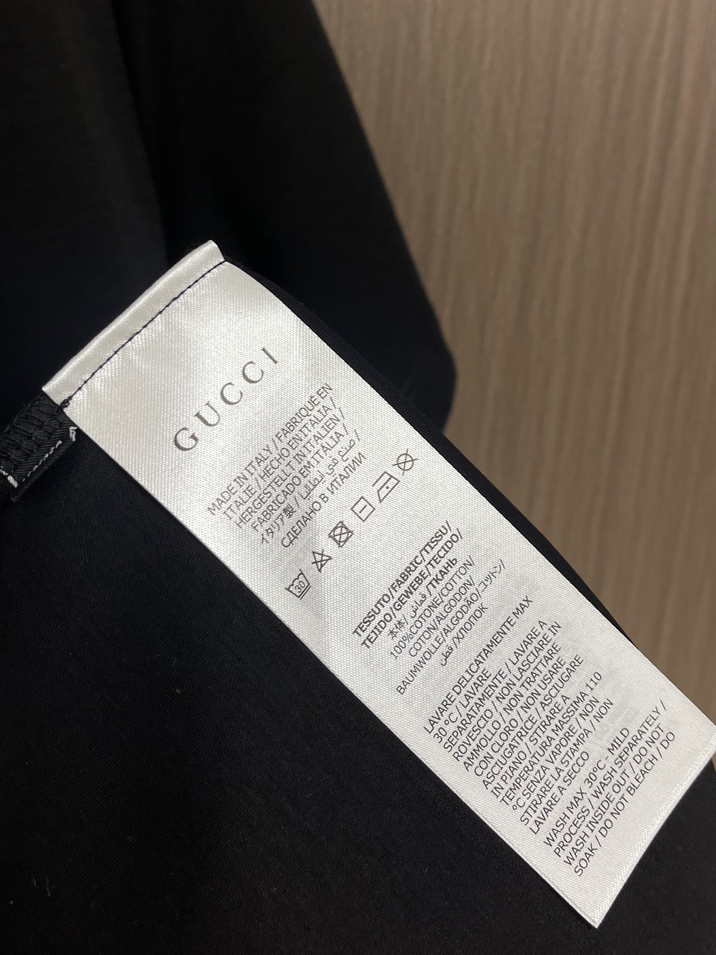 GUCCI烫钻logo标识印花情侣款短袖T恤高品格的元素点缀匠心呈现这季的魅力穿搭！客供针织棉面料高克重