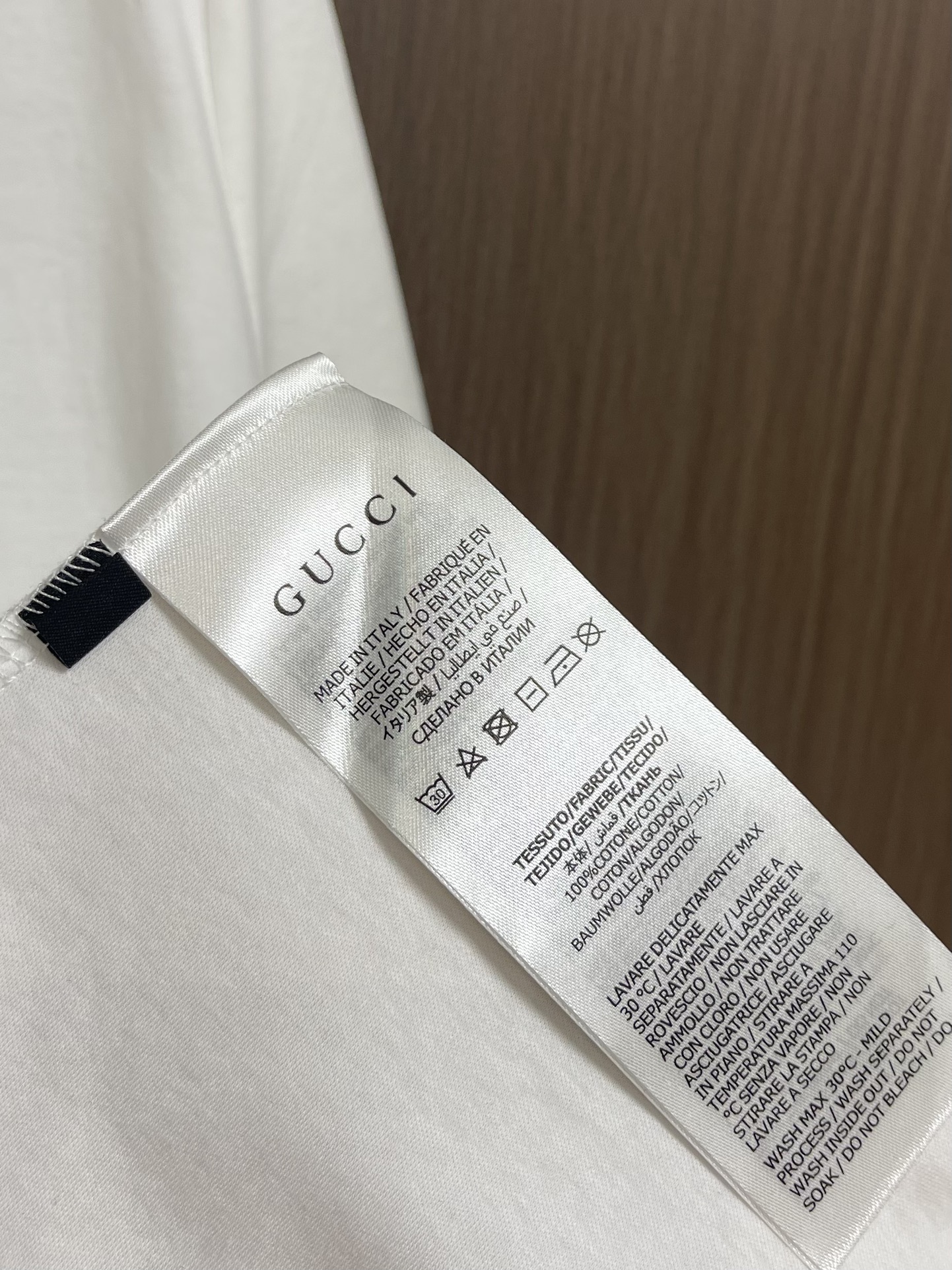 GUCCI烫钻logo标识印花情侣款短袖T恤高品格的元素点缀匠心呈现这季的魅力穿搭！客供针织棉面料高克重