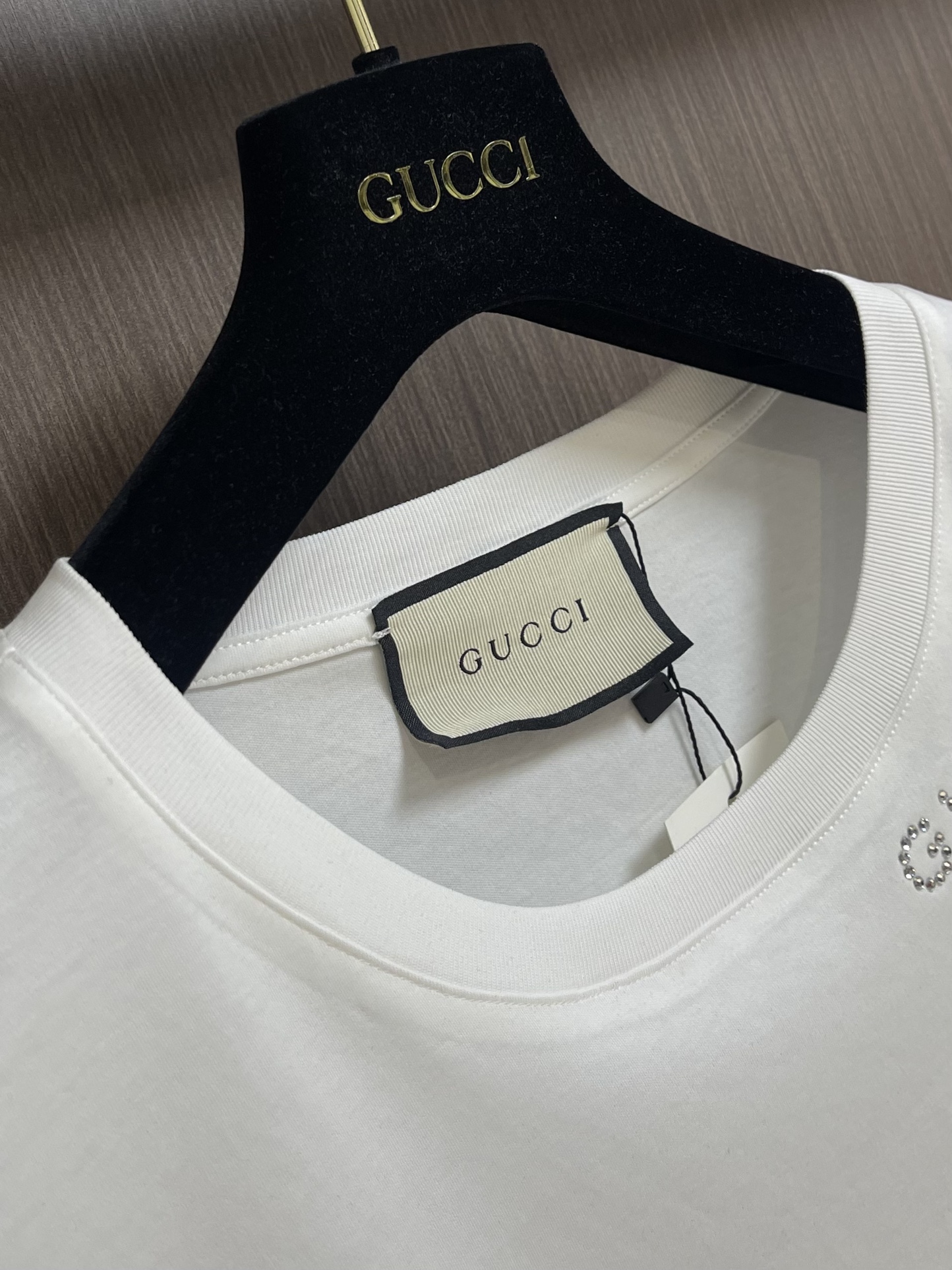 GUCCI烫钻logo标识印花情侣款短袖T恤高品格的元素点缀匠心呈现这季的魅力穿搭！客供针织棉面料高克重