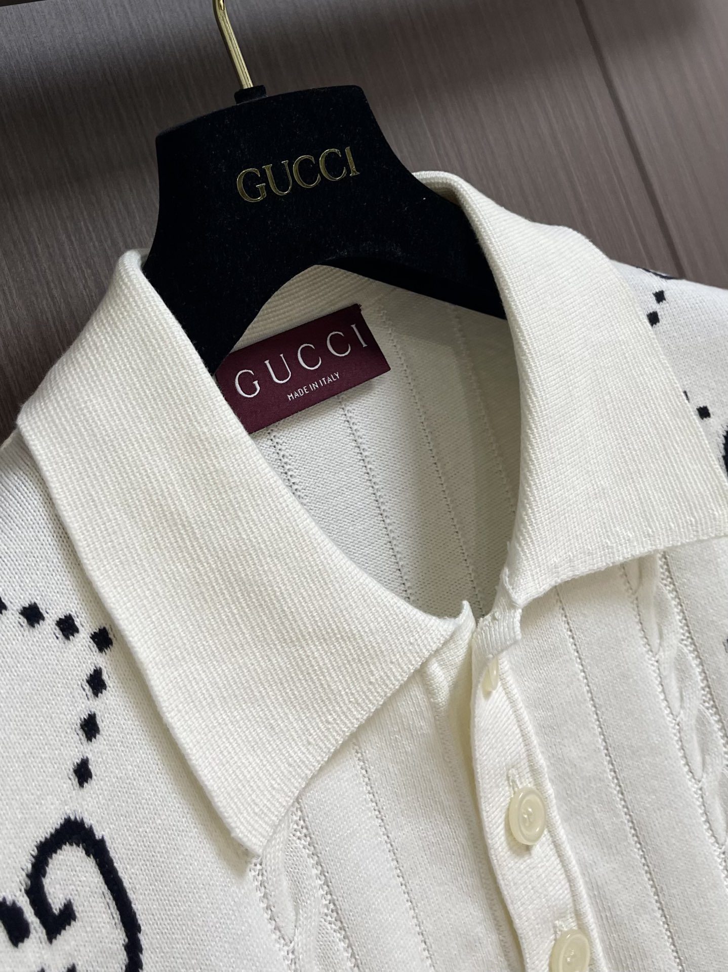 GUCCI2024SS夏季新款柔软棉质针织POLO注入挺括质感和经典韵味落肩设计与宽松版型相得益彰打造灵