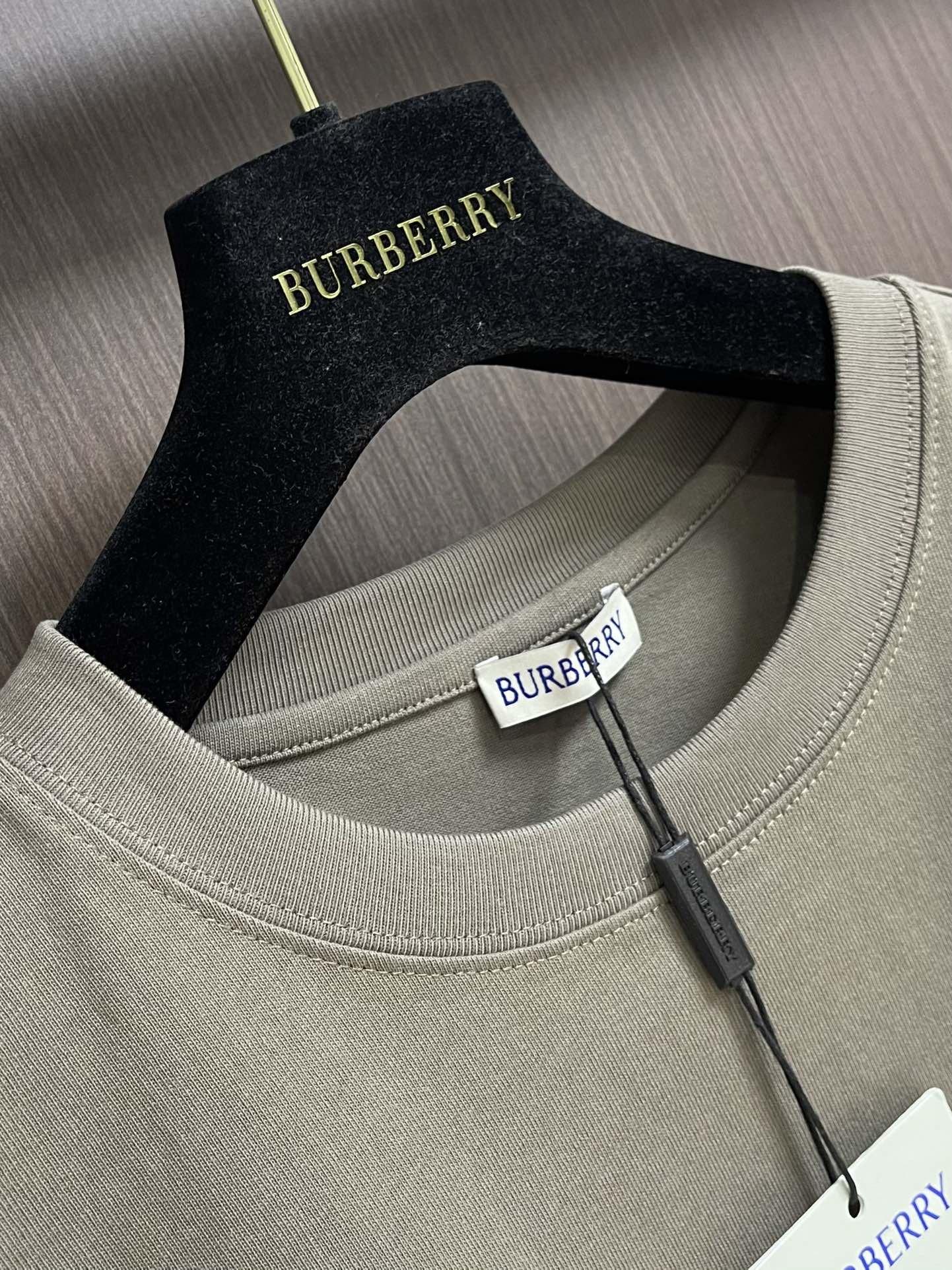 Burberry岩石灰涂鸦战马棉质圆领短袖t恤24早秋限定新款情侣款os宽松tee时尚英伦风格的百搭单品