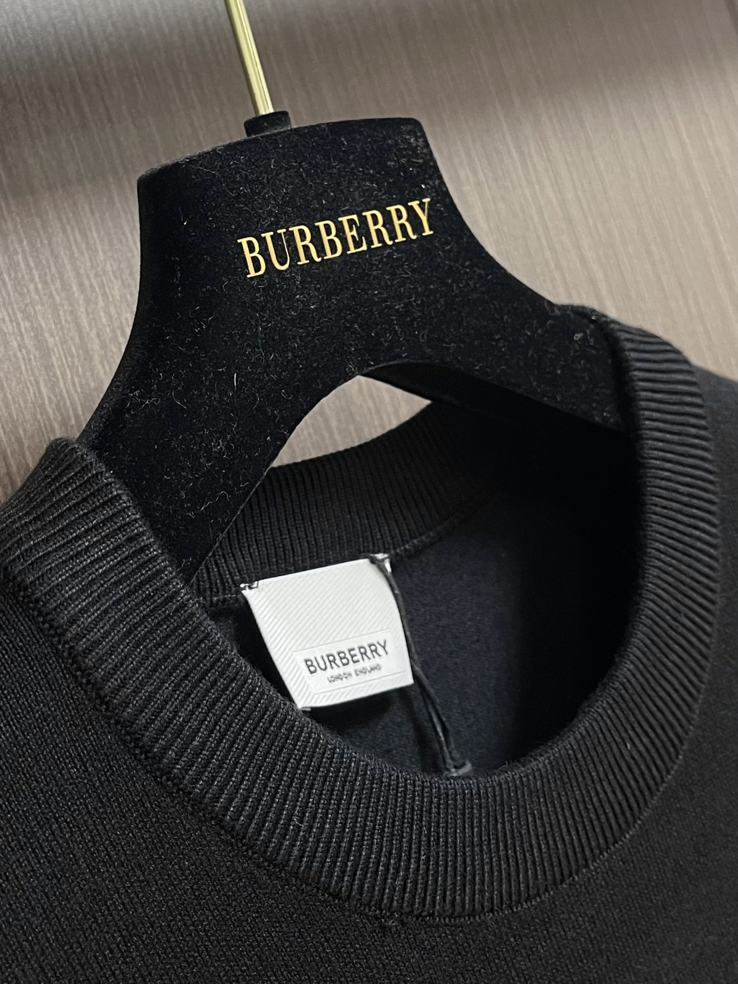 Burberry2024ss秋冬新品战马标识图案毛衣进口原版科技羊毛精纺！精细针织一体色彩混织纯手工技艺