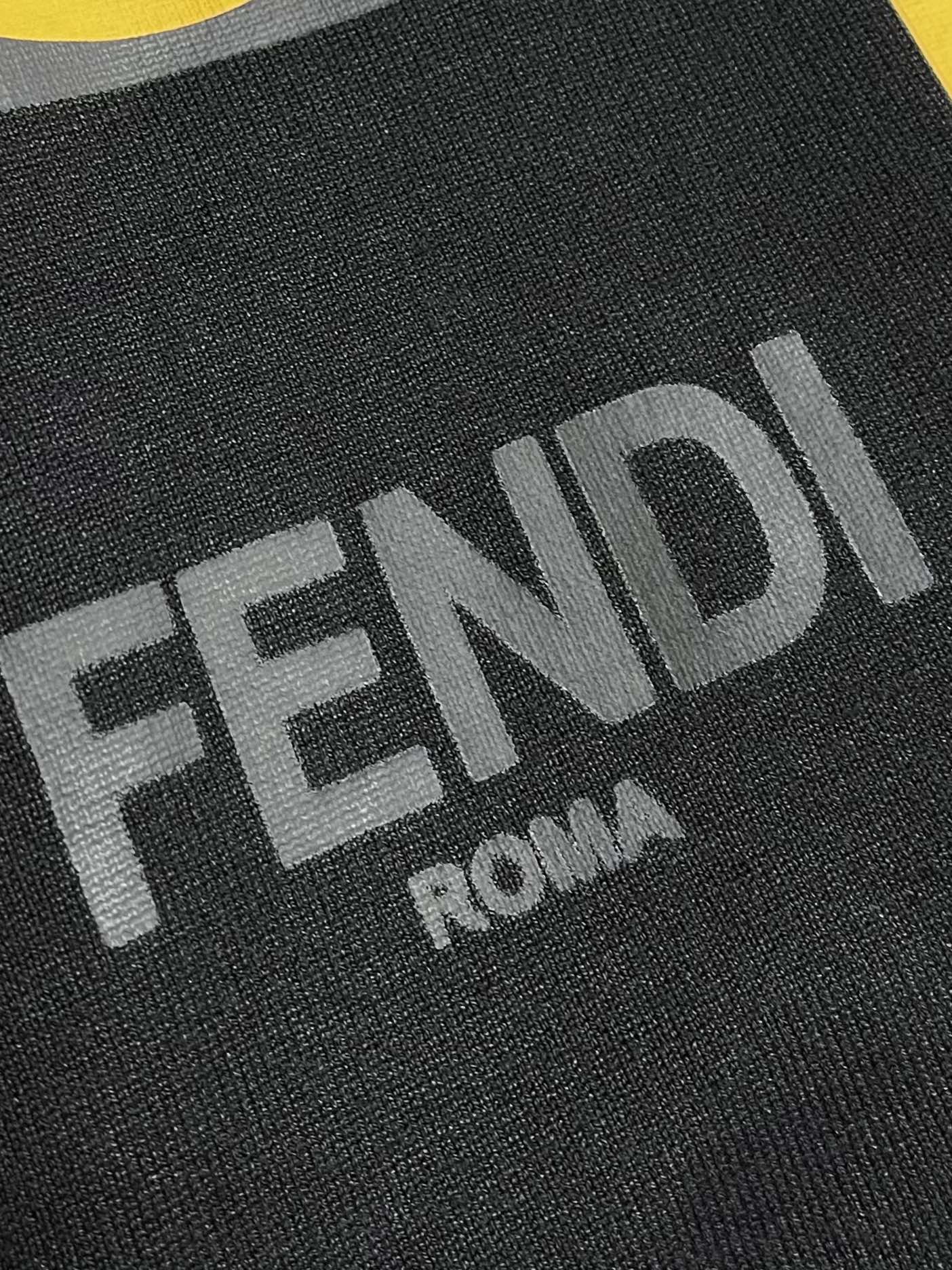 FENDI2024ss秋冬新款针织毛衣混纺羊毛材质温暖又舒适圆领设计经典大方印花工艺精致独特长袖上衣时尚