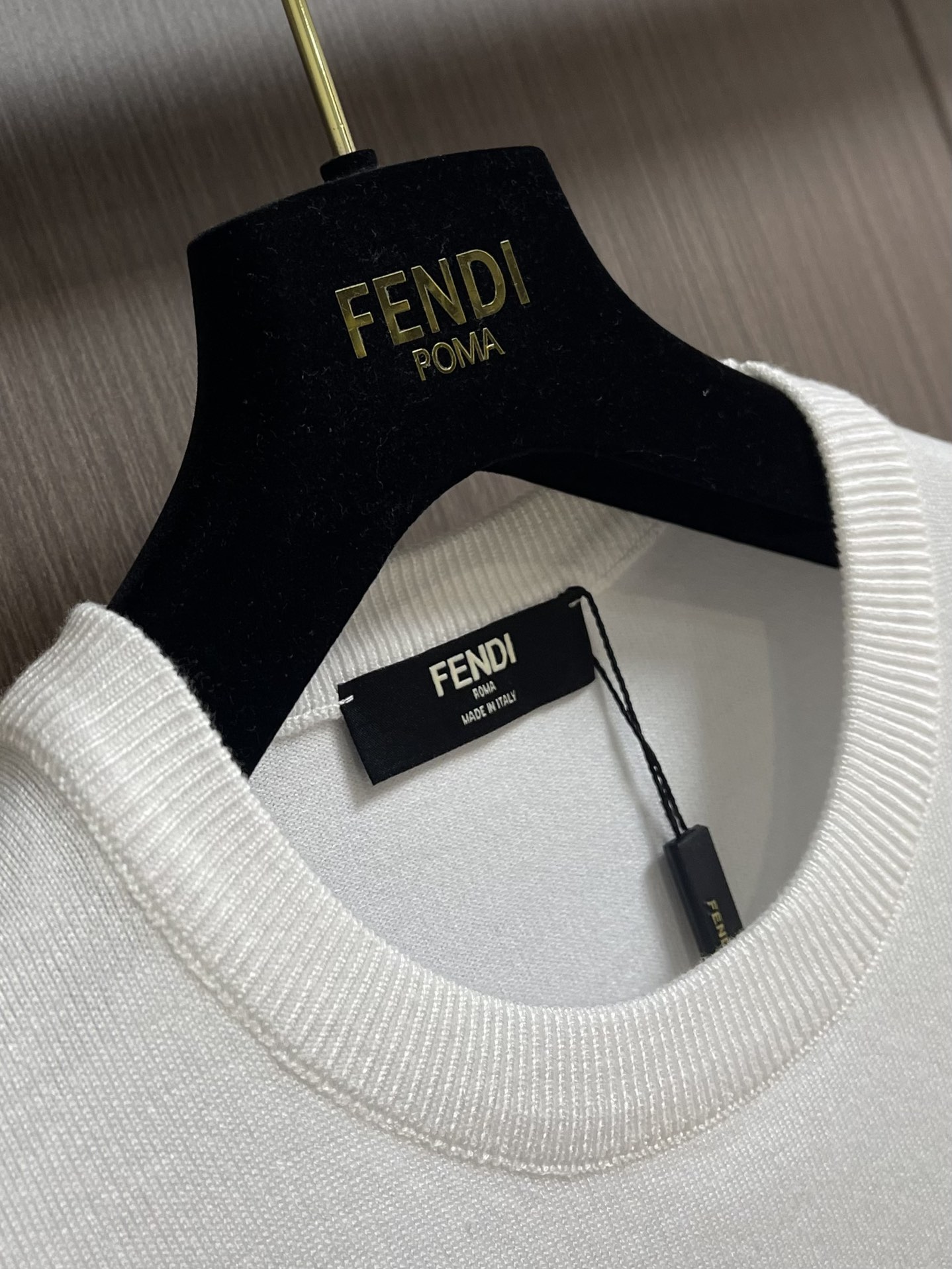 FENDI2024ss秋冬新款针织毛衣混纺羊毛材质温暖又舒适圆领设计经典大方印花工艺精致独特长袖上衣时尚