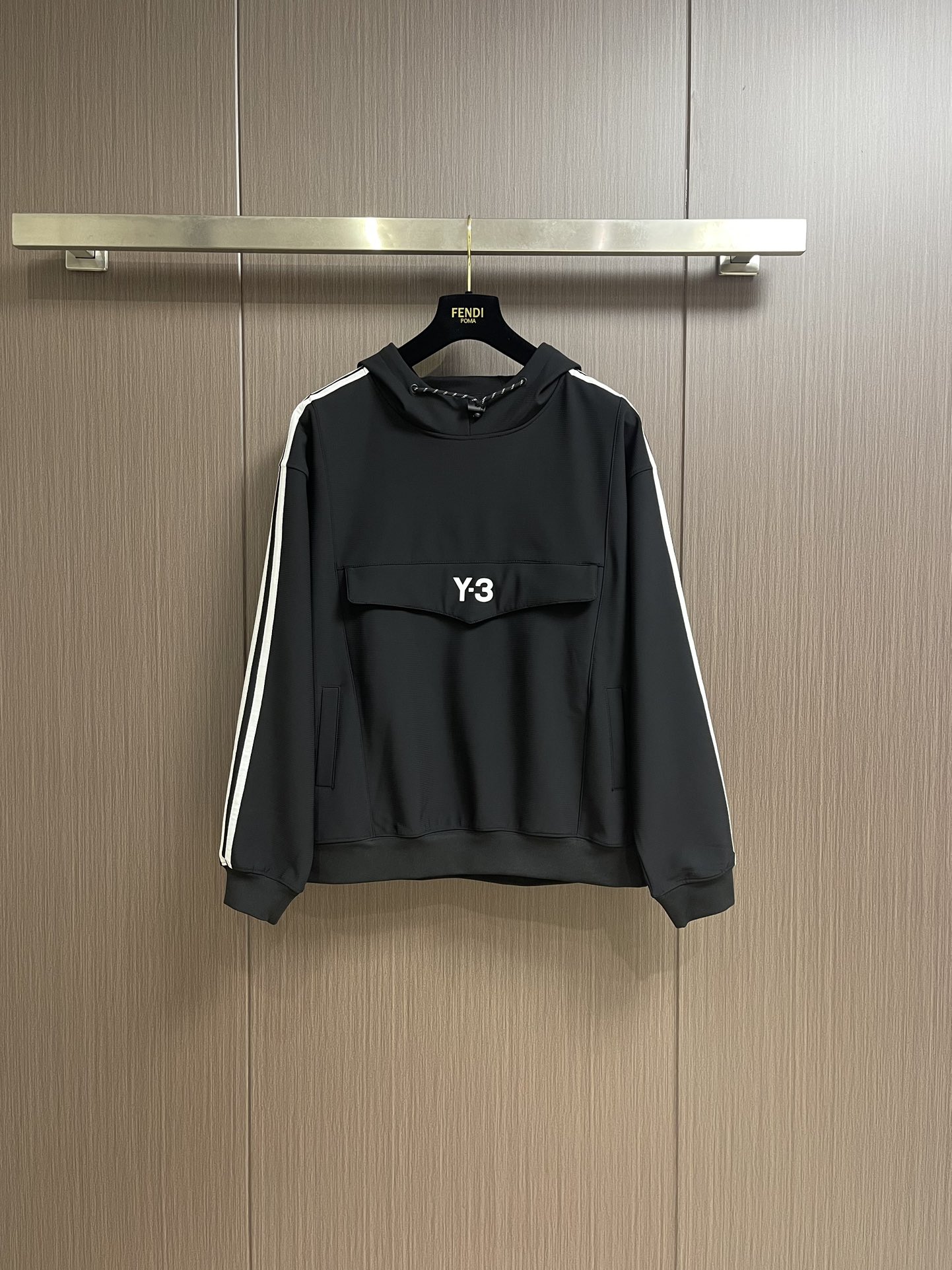 NO:571331,Y3 new autumn and winter side webbing pullover hooded jacket, kangaroo pocket design, casual and fashionable, sports and versatile, a must-have item for men. Excellent quality, first-class tailoring. Sizes M-3XL,,hats,alexander wang19860909Y3 秋冬新款侧边织带套头连帽冲锋衣,袋鼠兜设计,休闲时尚 运动百搭 型男必备单品 超赞的品质 一流的裁剪.尺码M-3XL,,hats,alexander wang,Men's clothing
