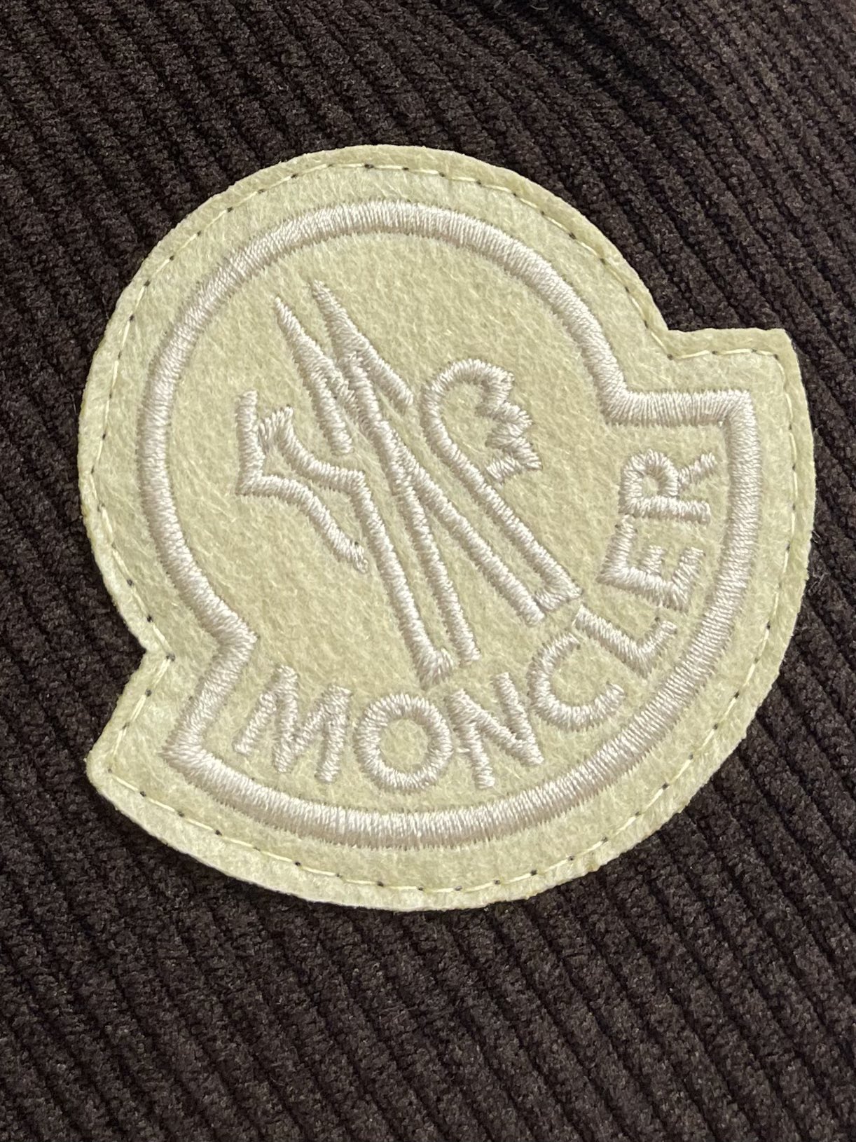 moncler2024ss秋冬新款休闲裤采用优质雪尼尔面料整体阔型设计版型超级好侧边织带设计超级好看前品