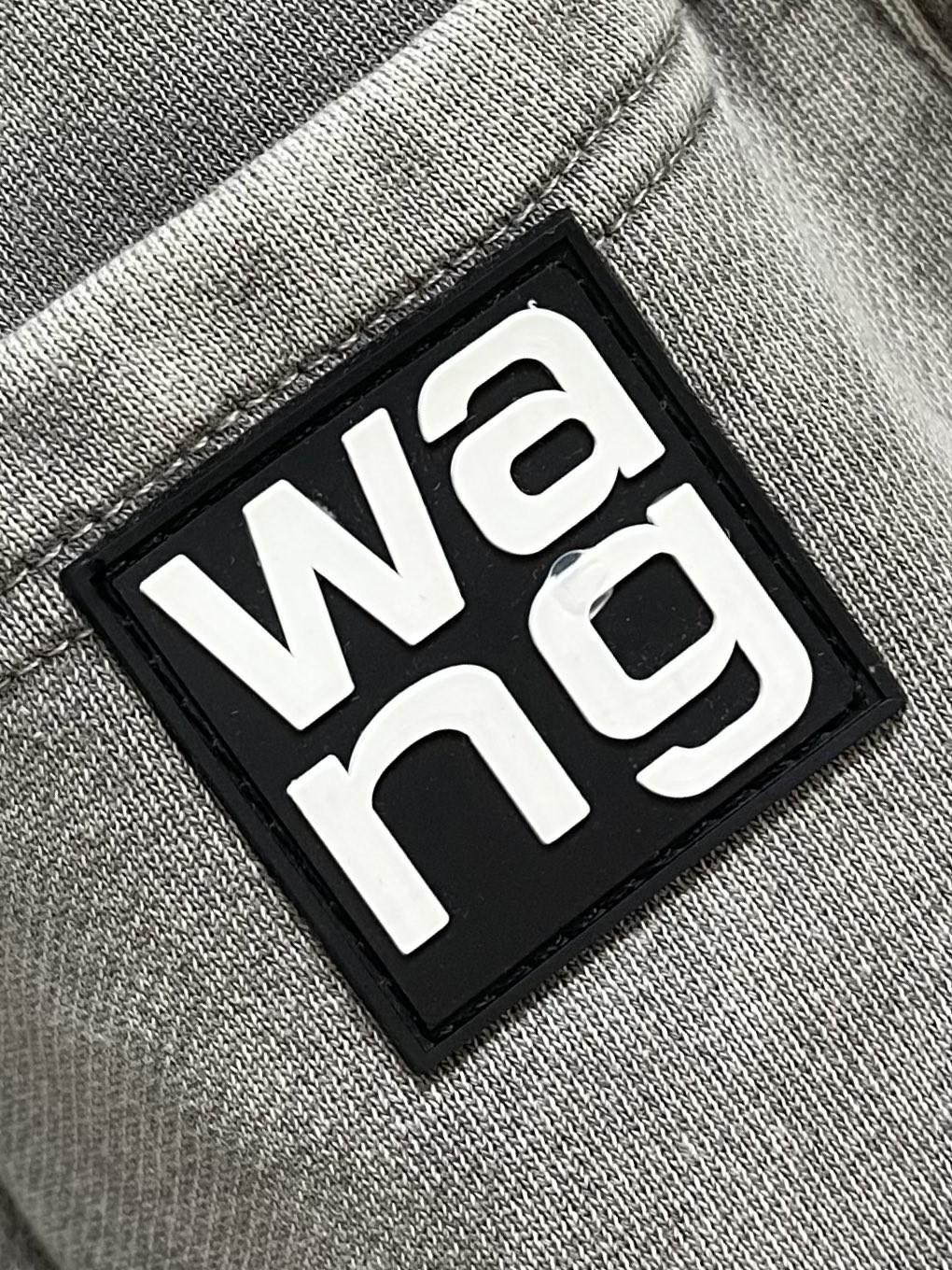 Alexanderwang亚历山大王2024SS秋冬季新款休闲运动卫裤裤脚侧向饰有大王植绒印花图案设计辨