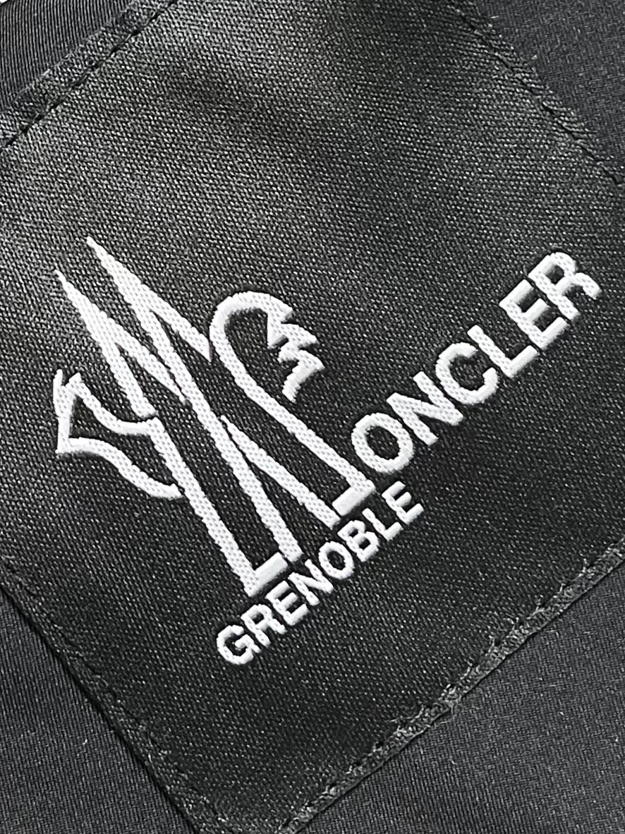 monclergrenoble系列压胶风雪羽绒服羽绒外套经典的黑白款为造型气质多一份简约时尚多用途的羽绒