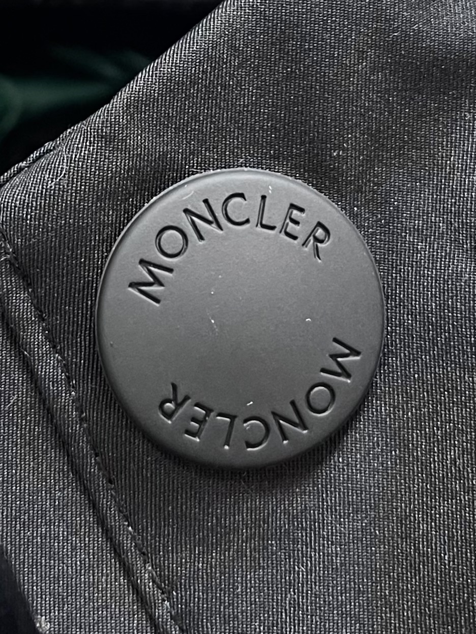 monclergrenoble系列压胶风雪羽绒服羽绒外套经典的黑白款为造型气质多一份简约时尚多用途的羽绒