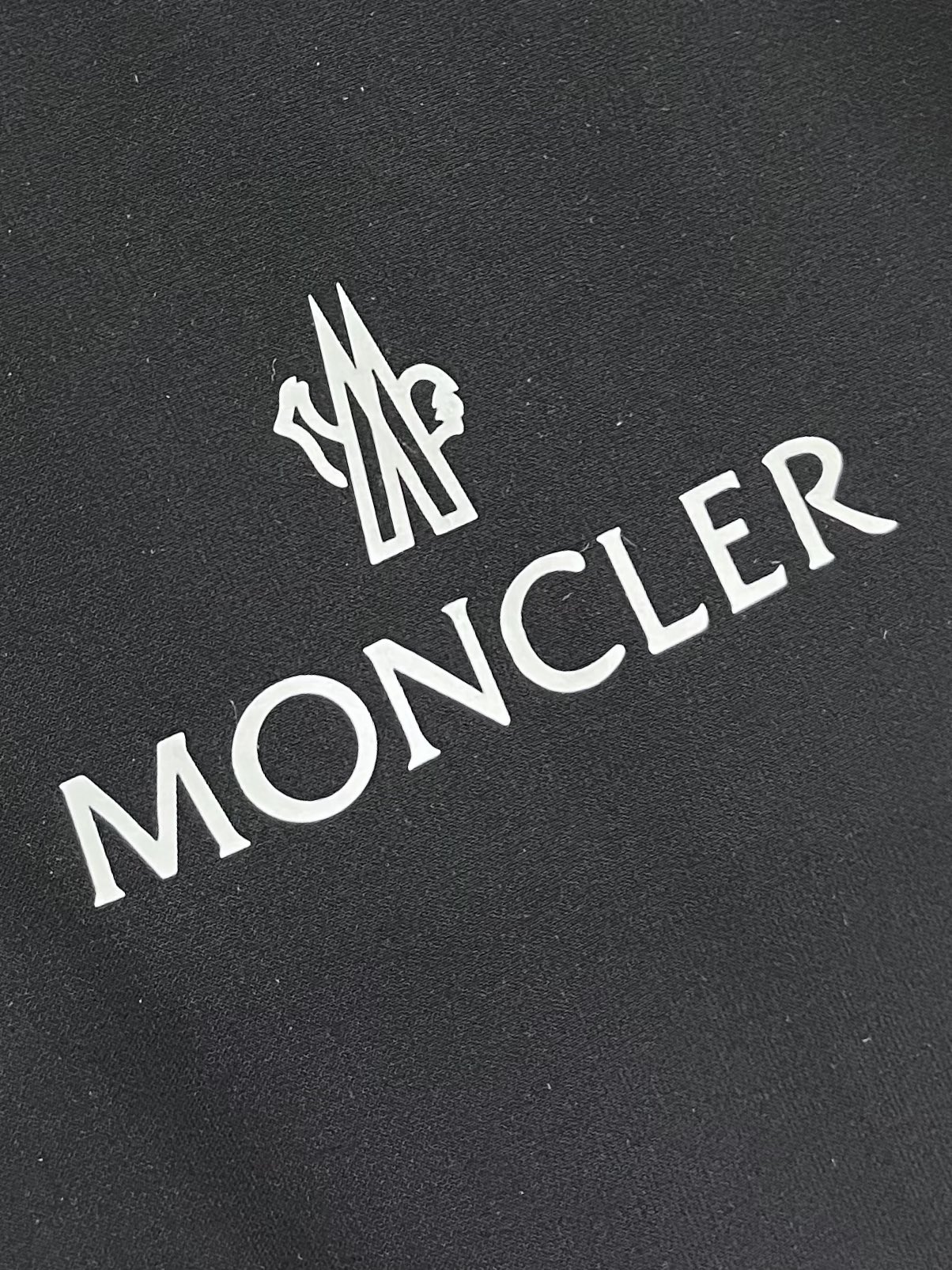 moncler2024ss冬季新款羽绒外套！品相非常完美舒适保暖非常出彩的设计轻松将时髦感进阶做工极为考