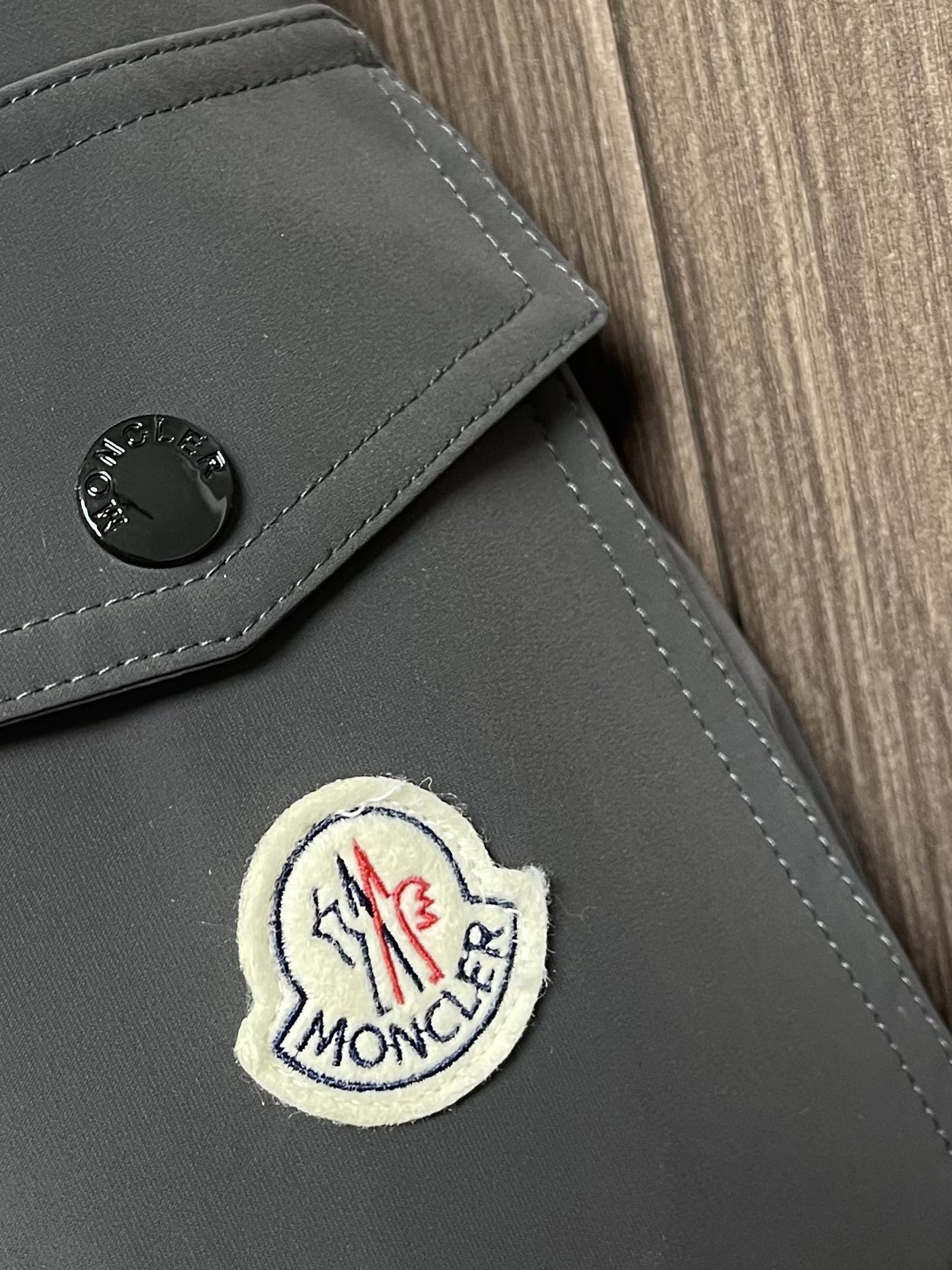 moncler2024ss冬季新款羽绒外套！品相非常完美舒适保暖非常出彩的设计轻松将时髦感进阶做工极为考