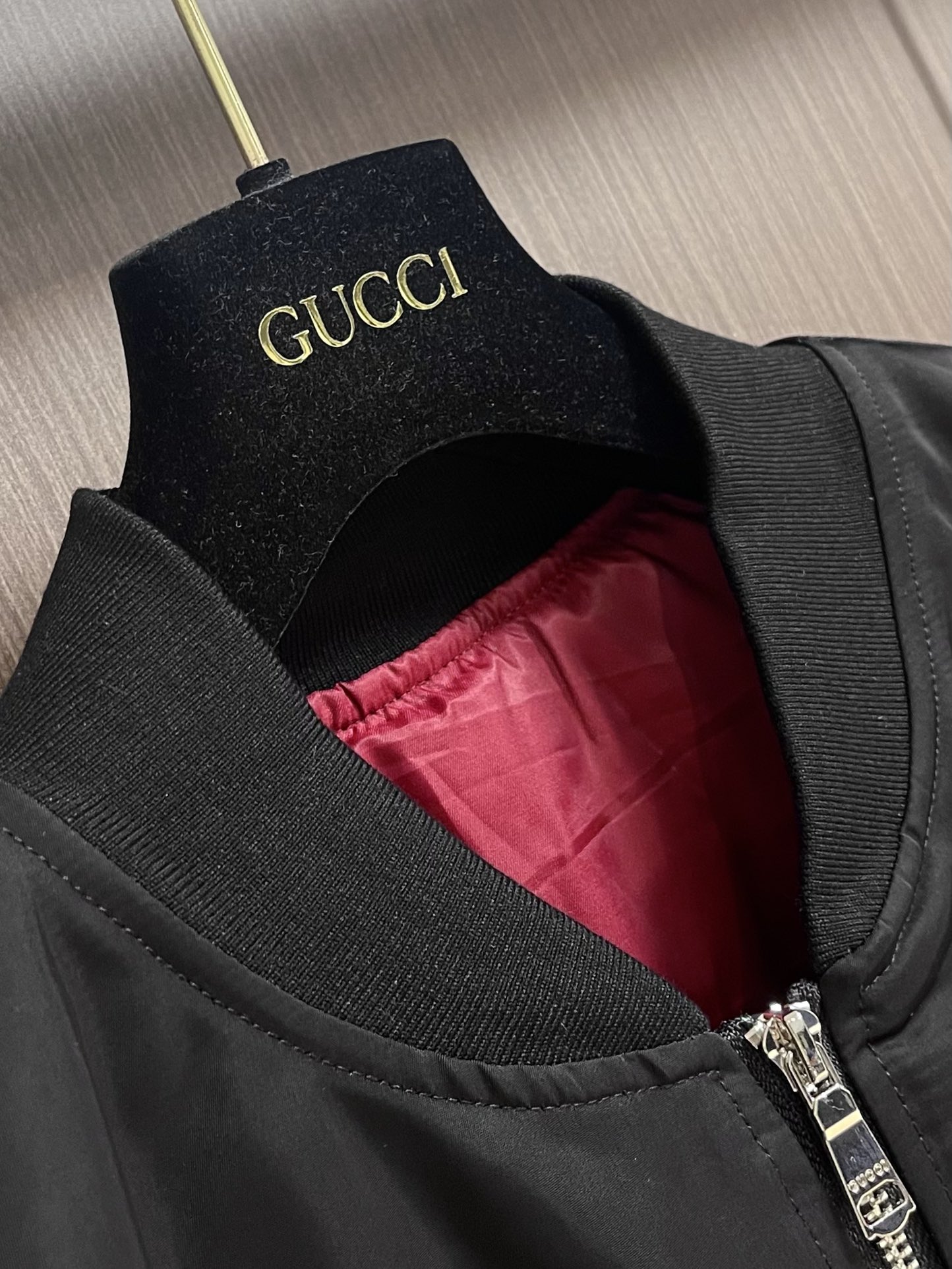 GUCCI2024ss秋冬新款棒球夹克外套透气舒适客供面料logo采用时下流行品牌刺绣设计上身帅气有型一