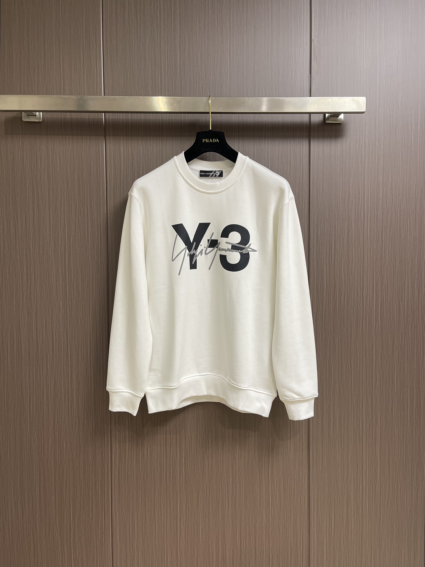 NO:571327,Y3 new early autumn pullover round-neck sweatshirt, a one-to-one top-quality replica of the original version, imported custom fabrics, the latest threads on the collar, solid color clean design, precise turning and routing!  Perfect condition. Sizes M-3XL,,hoodie,sweatshirts,alexander wang19860909Y3 早秋新款套头圆领卫衣,原版一比一顶级复刻,客供进口定制面料,领口最新螺纹,纯色净版设计,精准车工走线！完美品相.尺码M-3XL,,hoodie,sweatshirts,alexander wang,Men's clothing