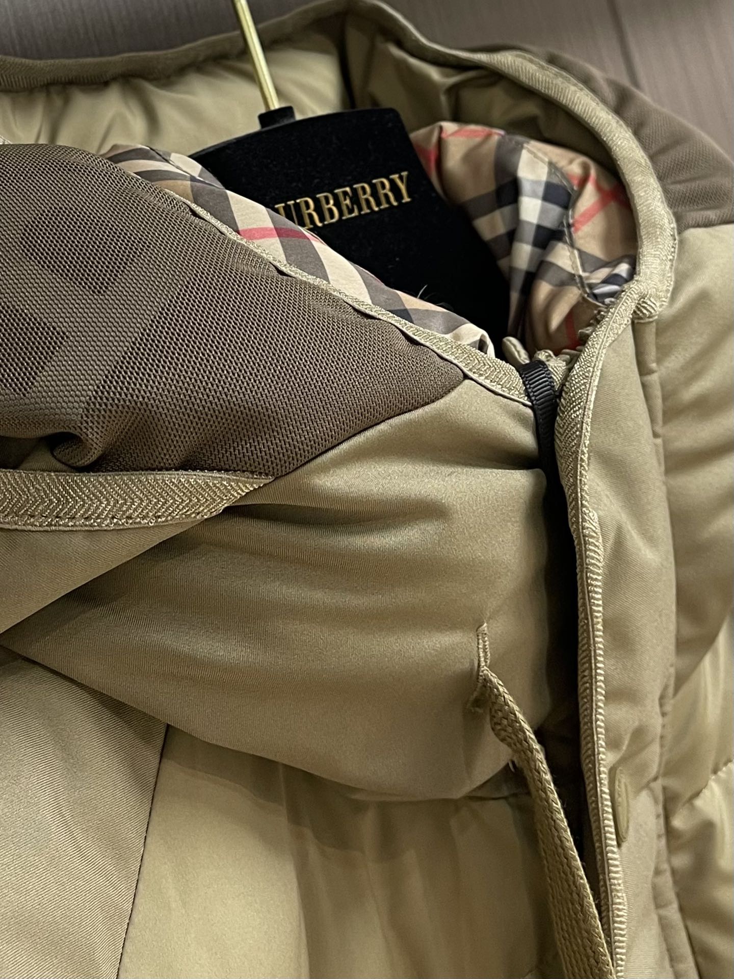 Burberry2024ss新款男士面包服羽绒服面料柔软舒适上身版型超赞拉链辅料都是客供进口面料轻便舒适