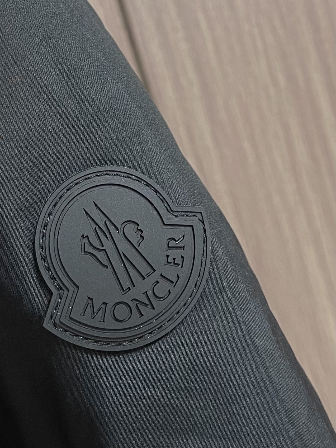 moncler2024ss冬季新品简约干练沉稳羽绒夹克款外套简洁流畅线条感绝对是吸引回头率的利器连帽立领