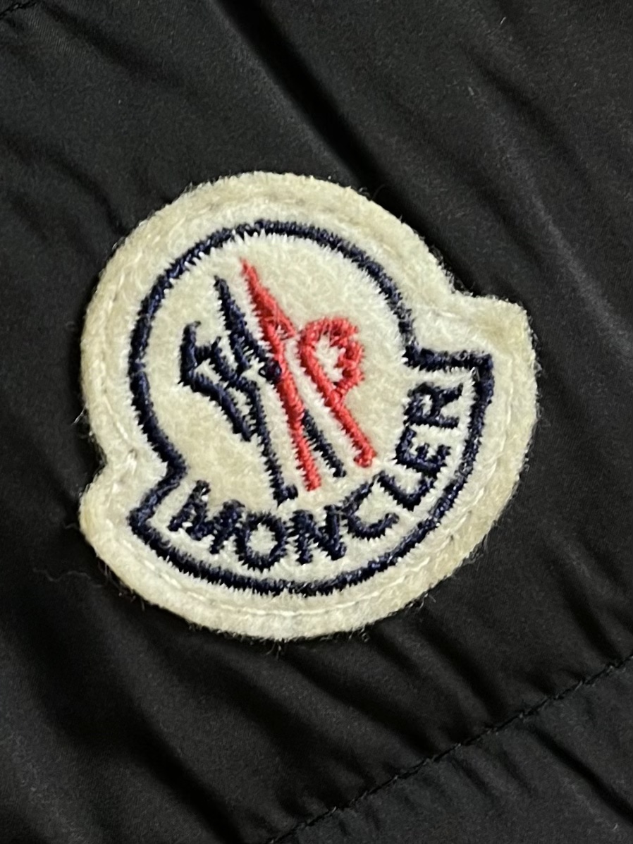 moncler2024ss秋冬新款羽绒马甲内填充95白鸭绒回弹性与保暖性兼圣品！面料表面的同缸定制面料自