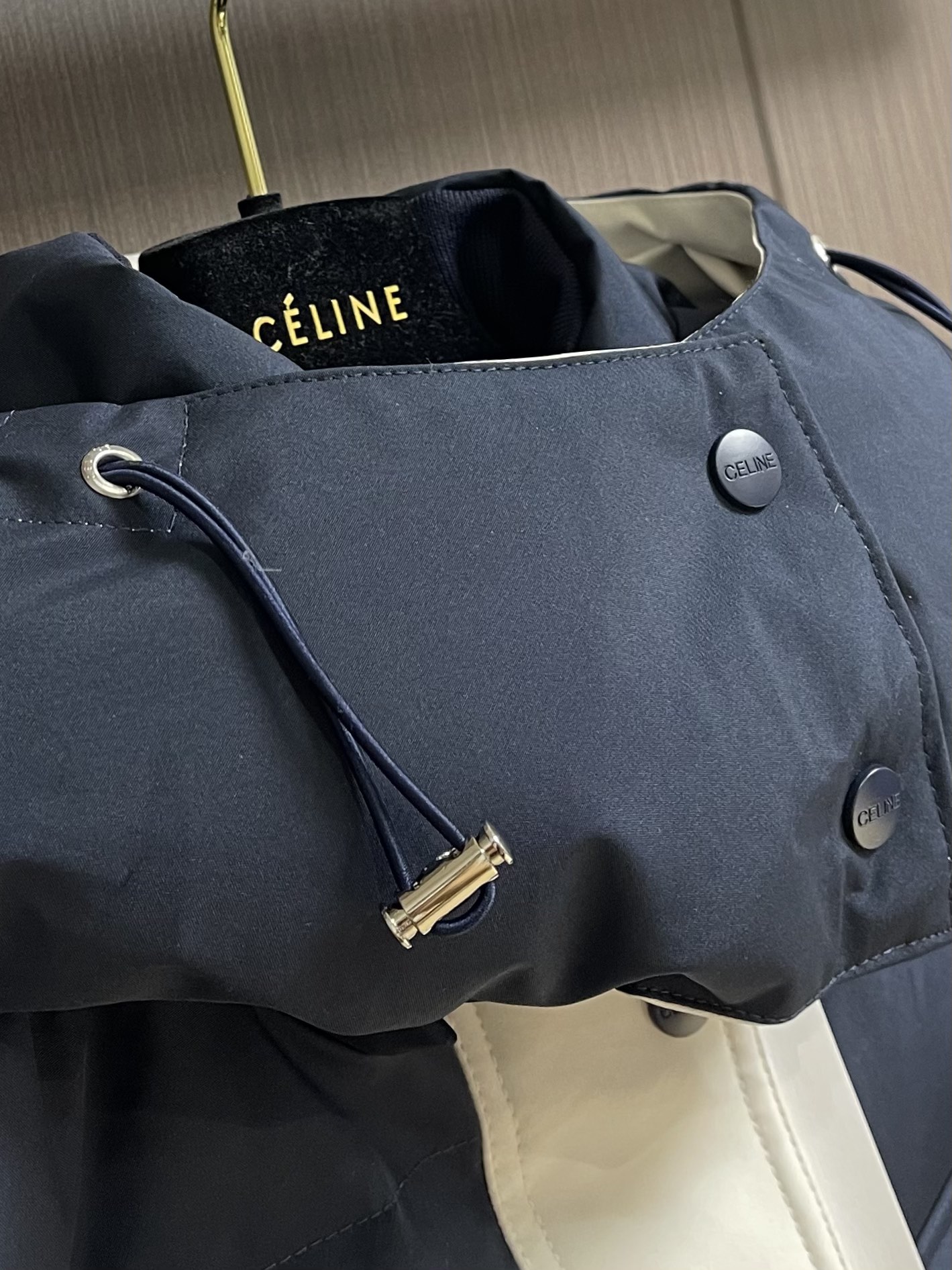 celine赛琳2024SS新款多口袋工装羽绒服外套采用进口羽绒面料内里填充90鹅绒多口袋设计拼接面料百