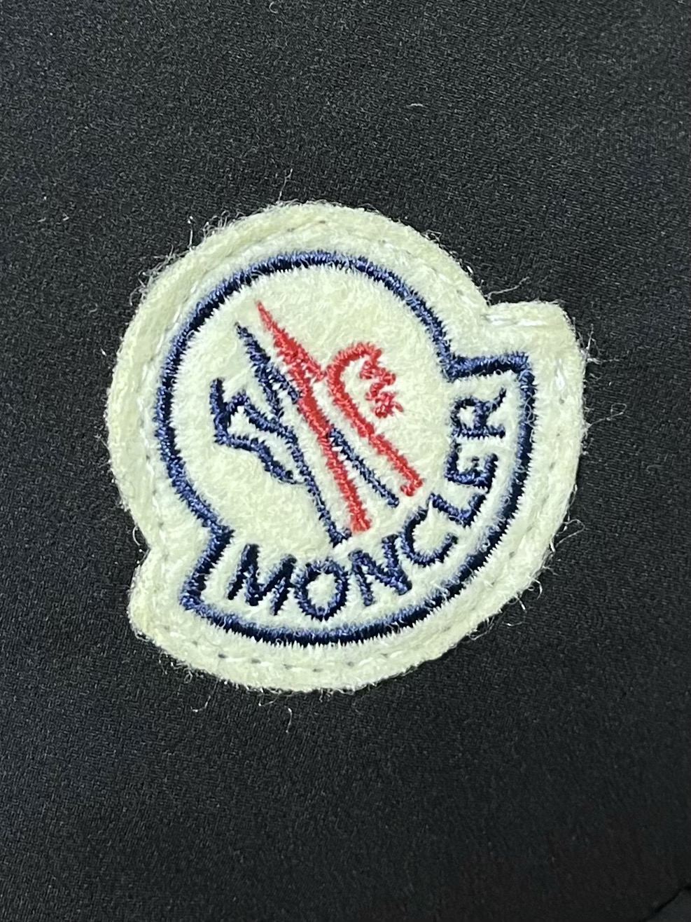 moncler2024SS秋冬新品vezere短款雾面哑光maya羽绒外套这款vezere男士短款羽绒是