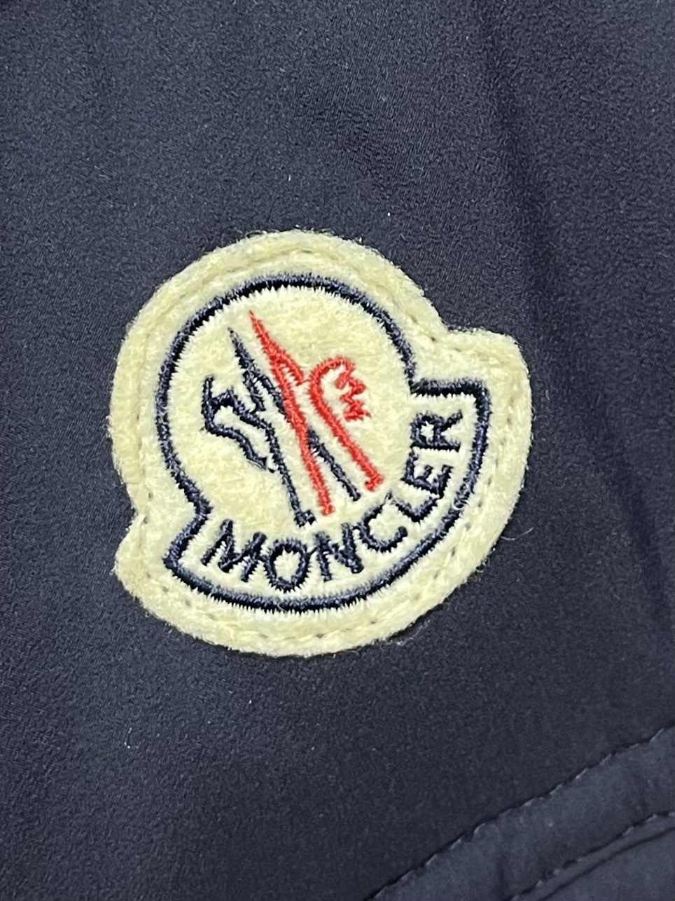 moncler2024SS秋冬新品vezere短款雾面哑光maya羽绒外套这款vezere男士短款羽绒是