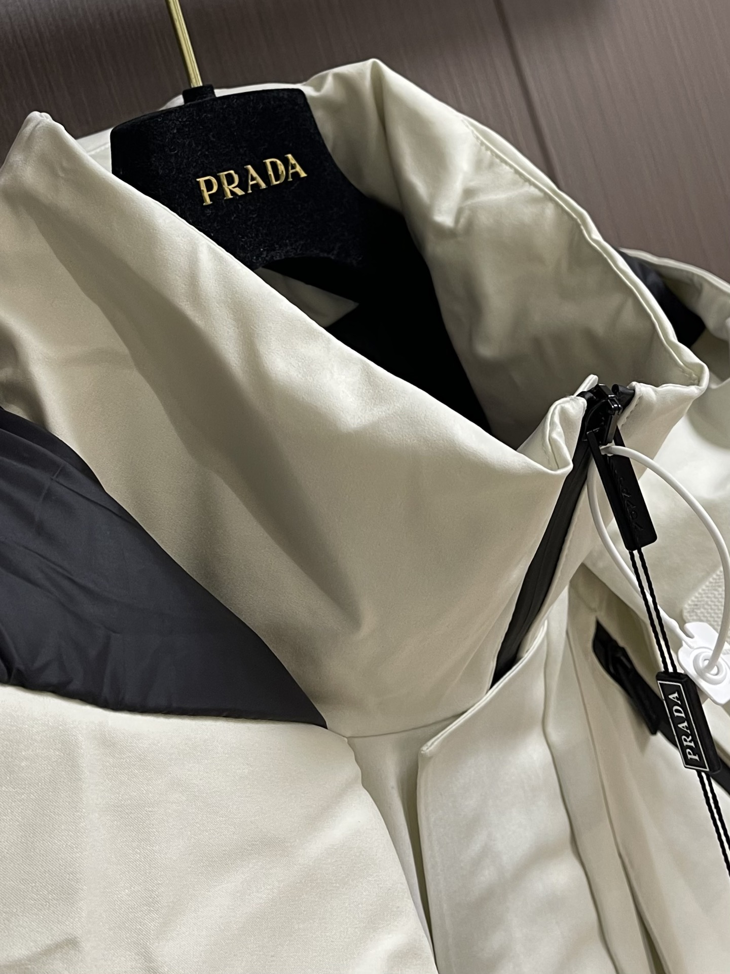 Prada2024fw红标男士顶级户外型设计防水连帽保暖滑雪服Prada将经典Pradalinearos