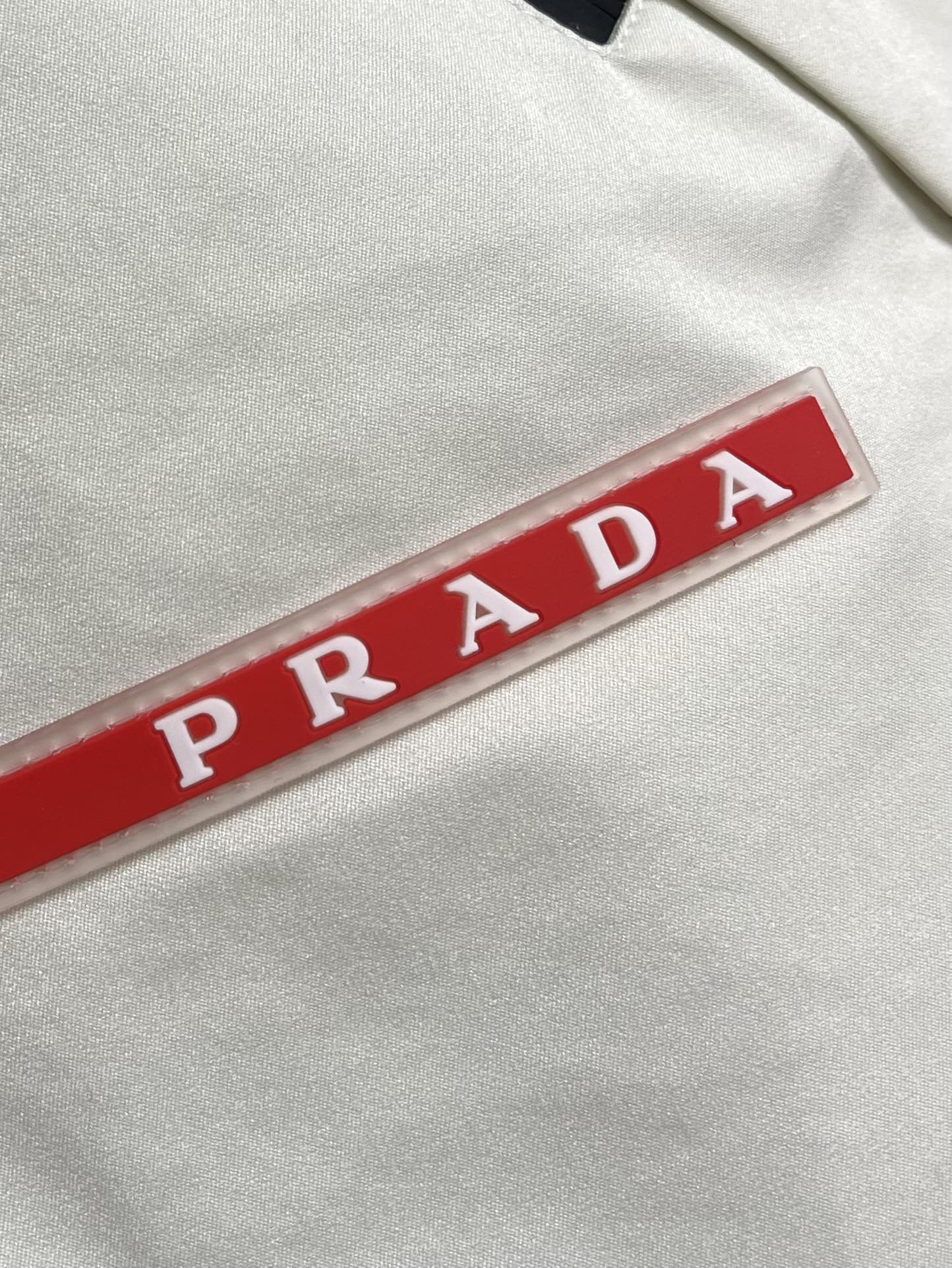 Prada2024fw红标男士顶级户外型设计防水连帽保暖滑雪服Prada将经典Pradalinearos