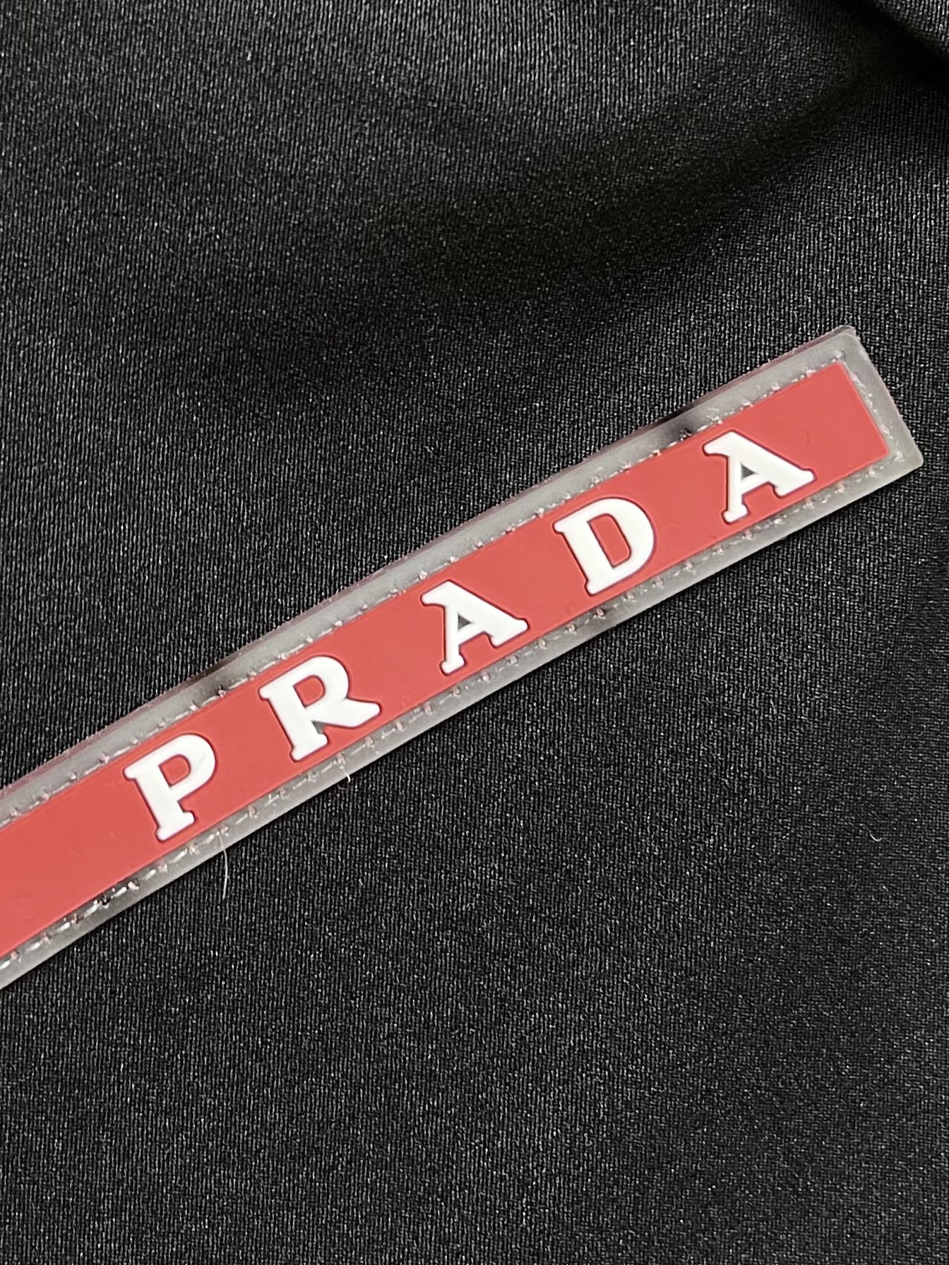 Prada2024fw红标男士顶级户外型设计防水连帽保暖滑雪服Prada将经典Pradalinearos