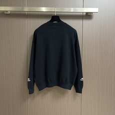 balenciaga 滑雪系列3b刺绣标识针织毛衣,采用了羊毛混纺面料,既保证了衣物的保暖性和舒适度,又 balenciaga 滑雪系列3b刺绣标识针织毛衣,采用了羊毛混纺面料,既保证了衣物的保暖性和舒适度,又