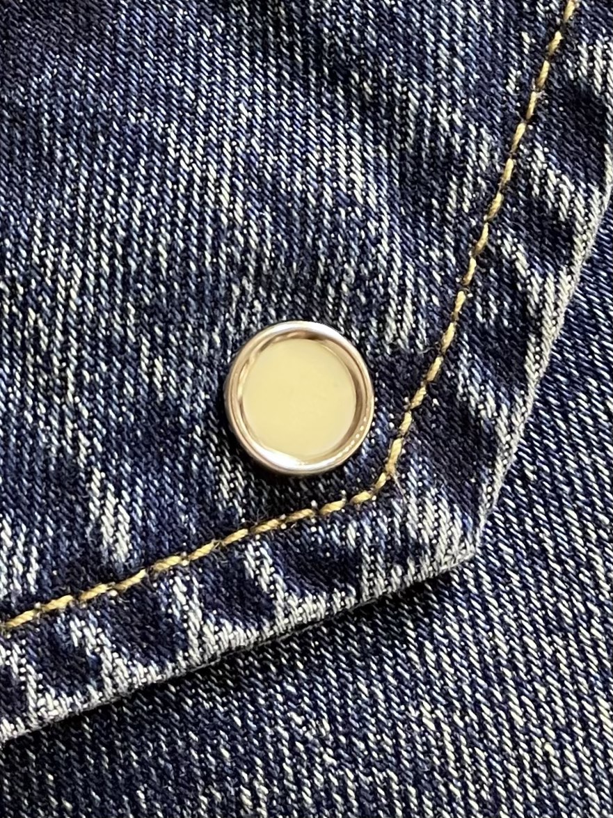 Prada 三角标单宁棉服夹克 定制蓝调高密度纯棉料以及内里丝绒云棉片，标志性涂珐琅三角形金属徽标点缀，