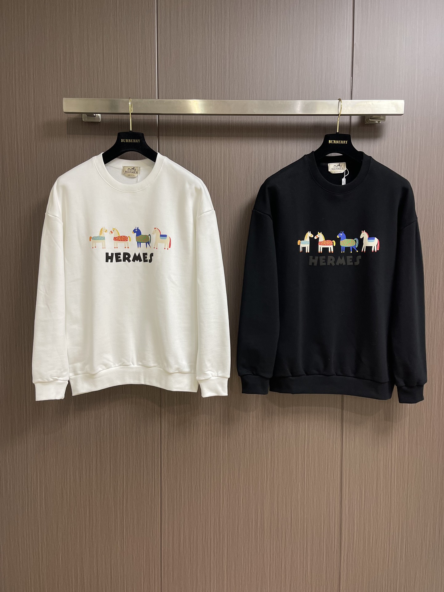 Hermes Black Cotton Sweatshirt with Colorful Horse Graphic - Comfortable Fit 3 i1734631635 6651 0
