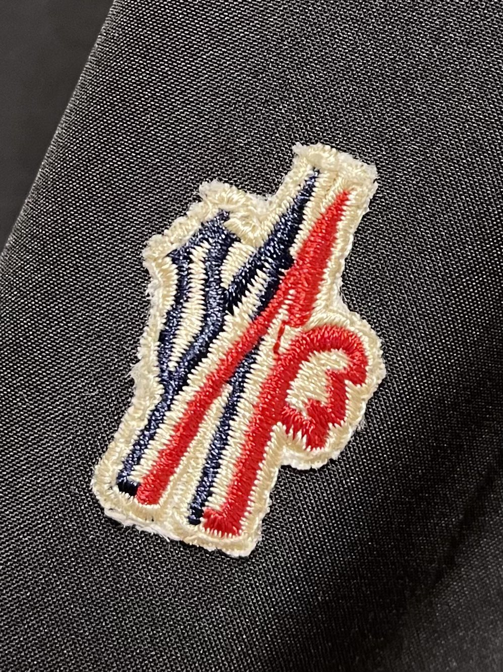 moncler grenble压胶滑雪羽绒服 彰显造型气质的不朽传奇．极致款的休闲户外型羽绒服，寒风凛冽