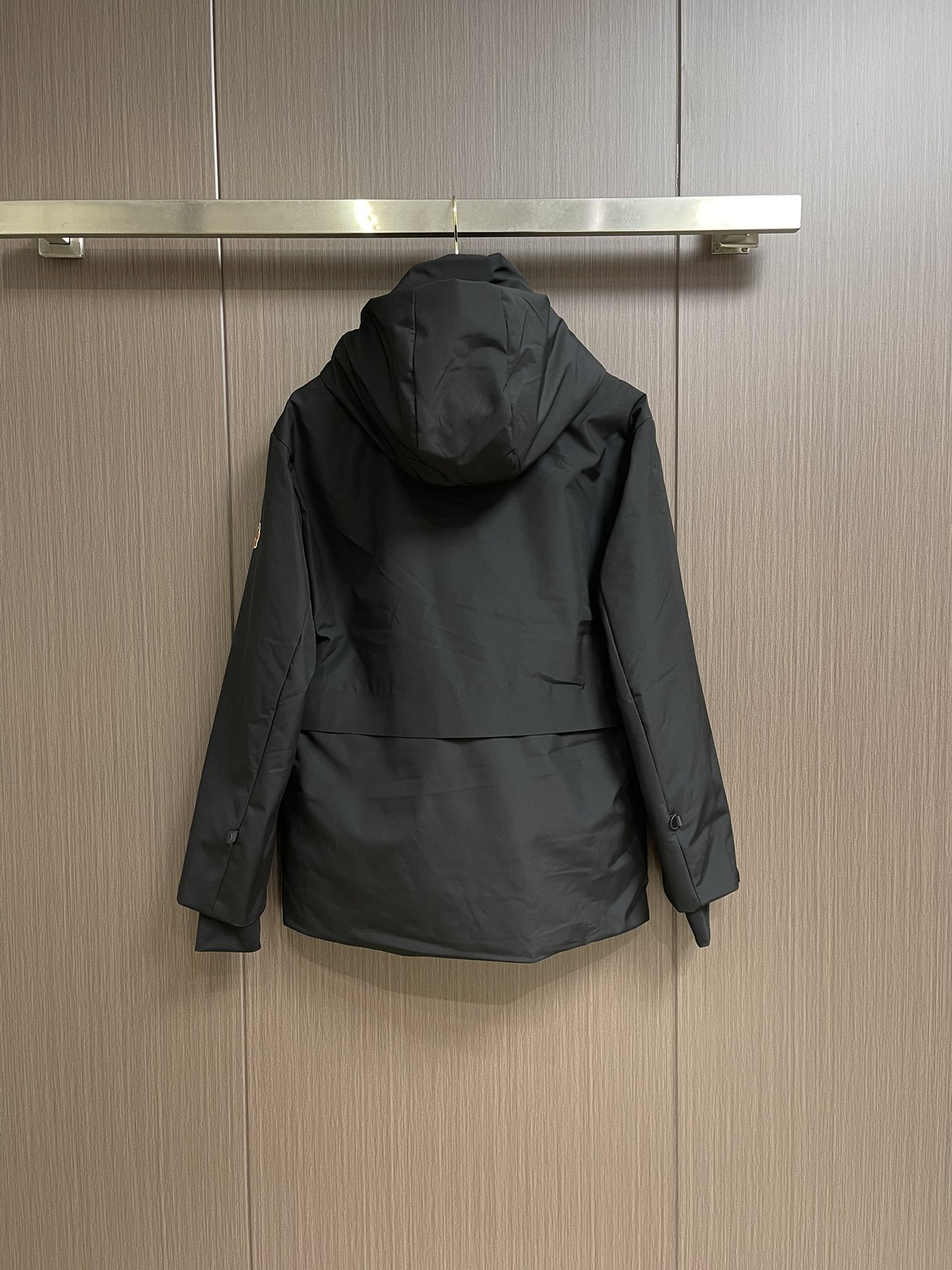 moncler grenble压胶滑雪羽绒服 彰显造型气质的不朽传奇．极致款的休闲户外型羽绒服，寒风凛冽