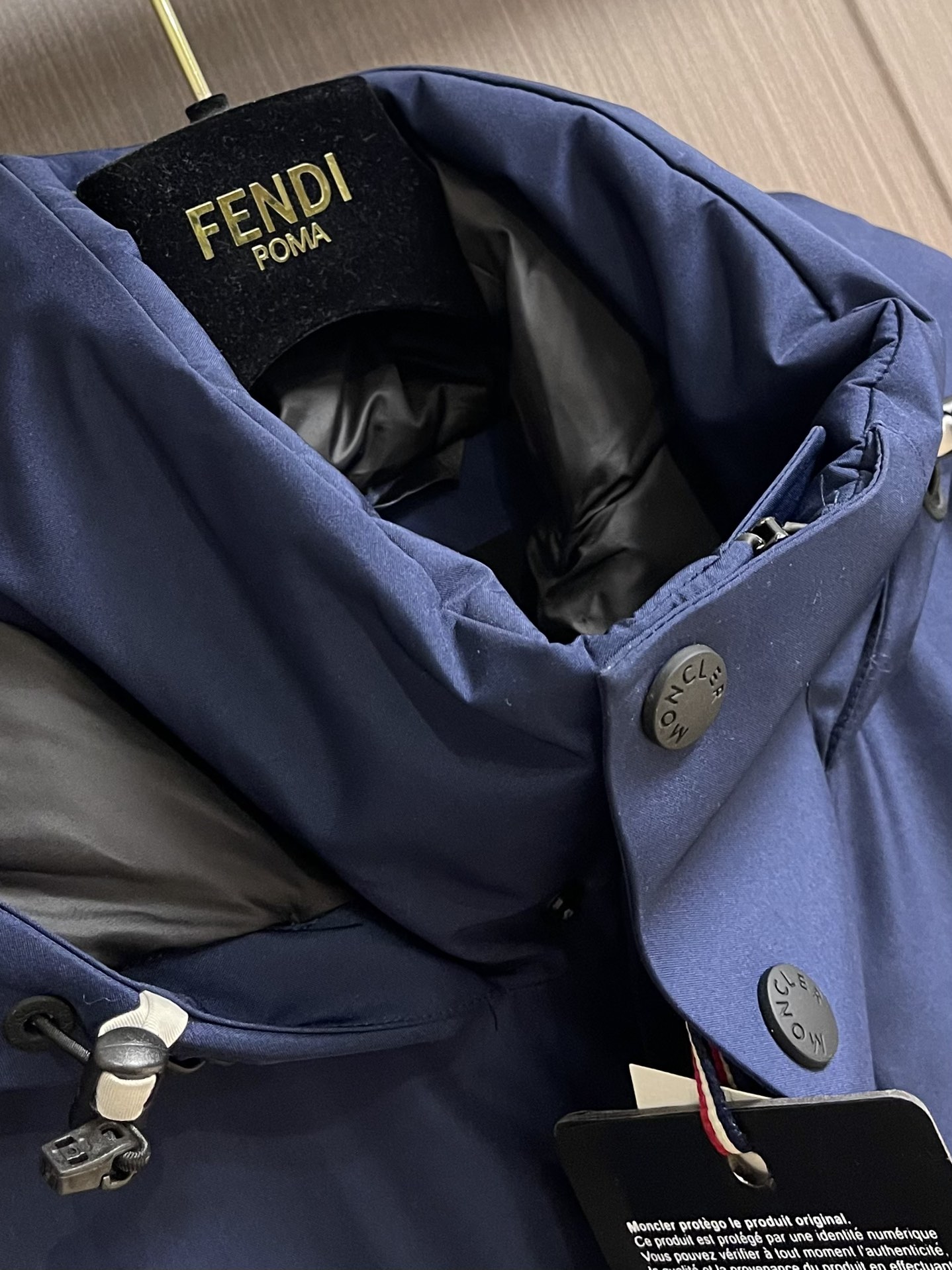 moncler grenble压胶滑雪羽绒服 彰显造型气质的不朽传奇．极致款的休闲户外型羽绒服，寒风凛冽